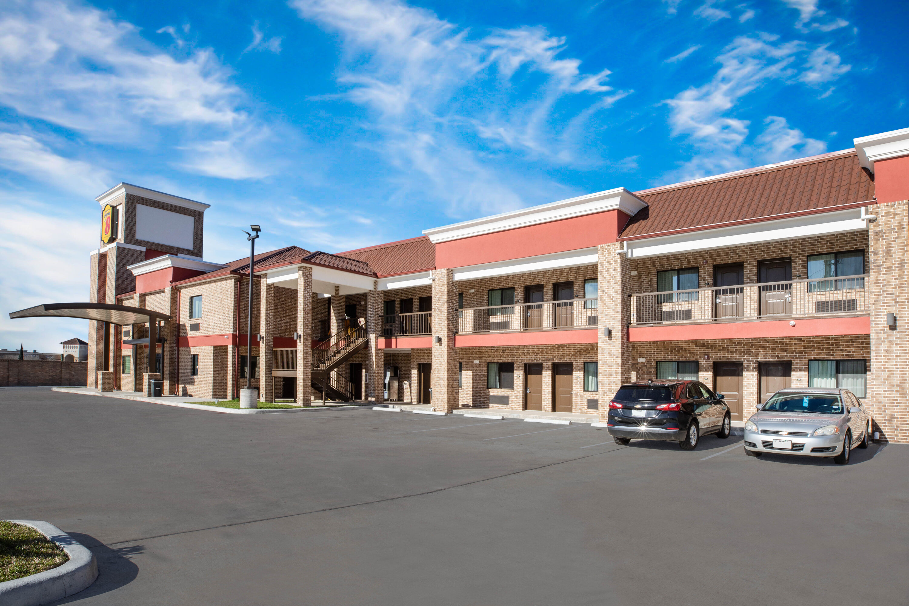 Exterior Day Image of Super 8 by Wyndham Humble/Fallcreek/Houston hotel in Humble, Texas