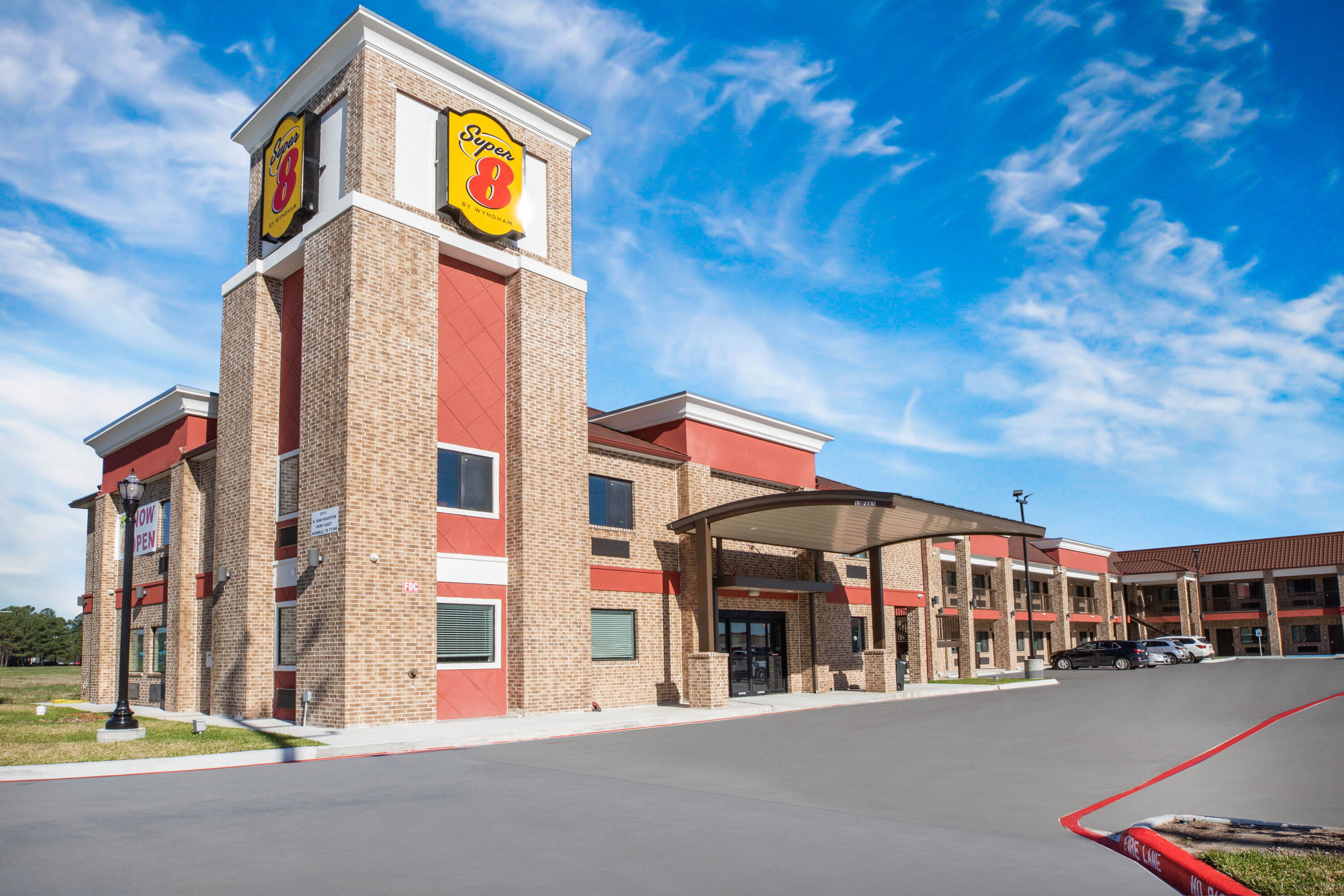 Exterior Day Image of Super 8 by Wyndham Humble/Fallcreek/Houston hotel in Humble, Texas