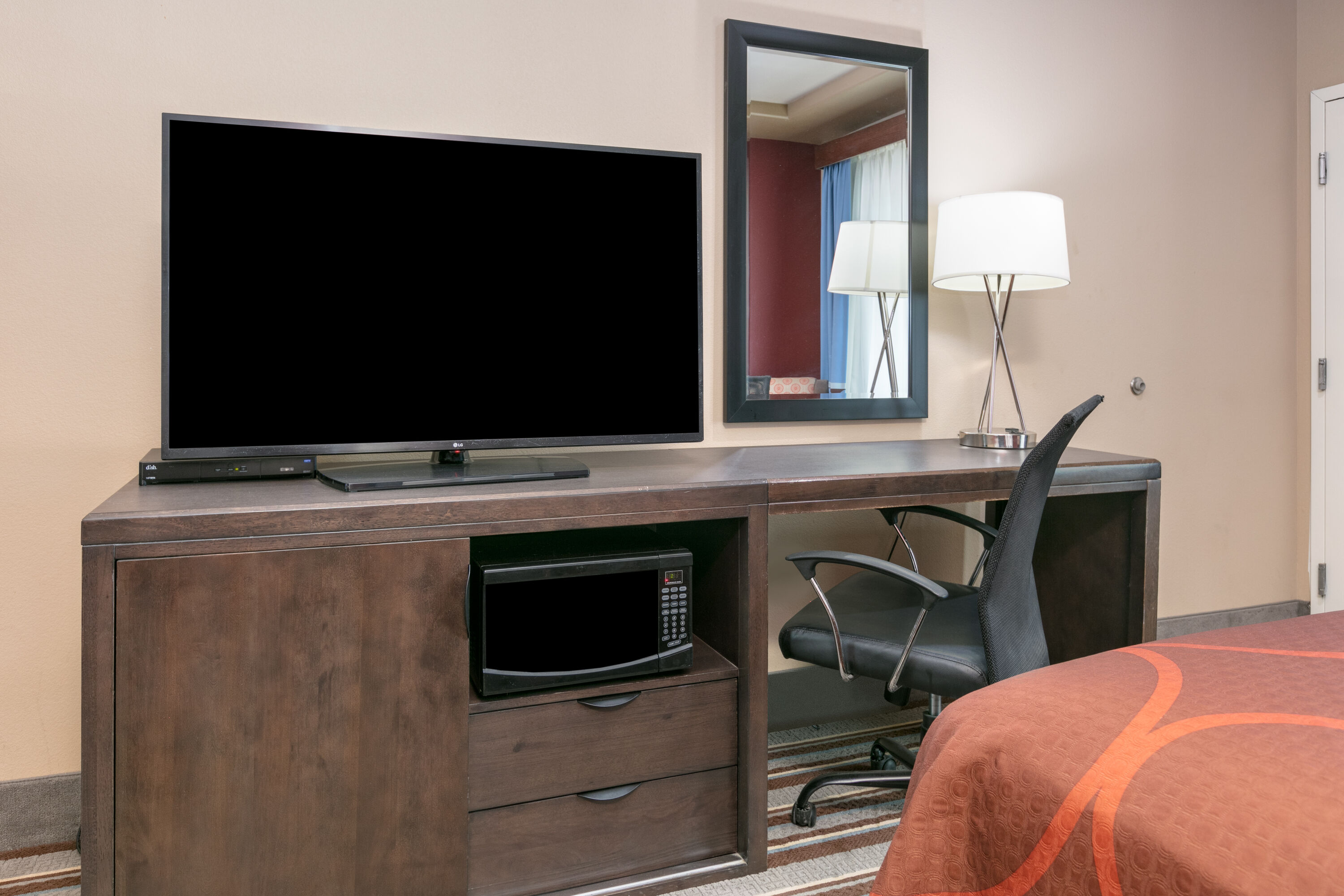 Guest room at the Super 8 by Wyndham Karnes City in Karnes City, Texas