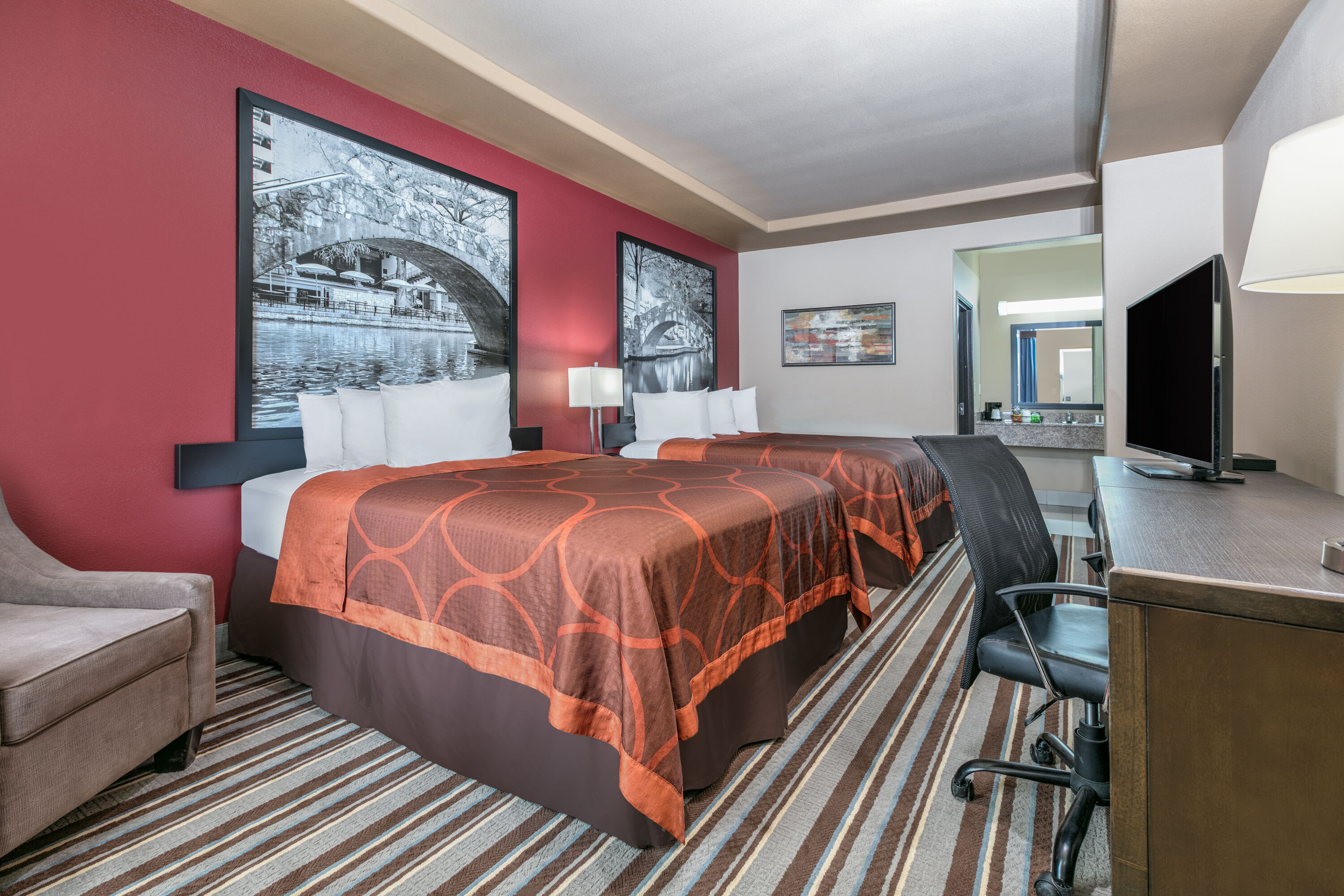 Guest room at the Super 8 by Wyndham Karnes City in Karnes City, Texas