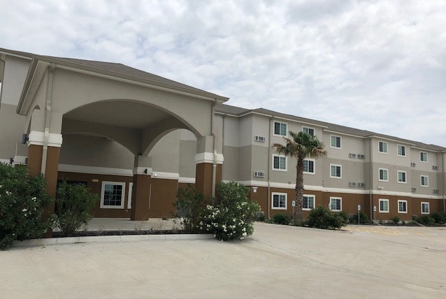 Exterior of Super 8 by Wyndham Kenedy hotel in Kenedy, Texas