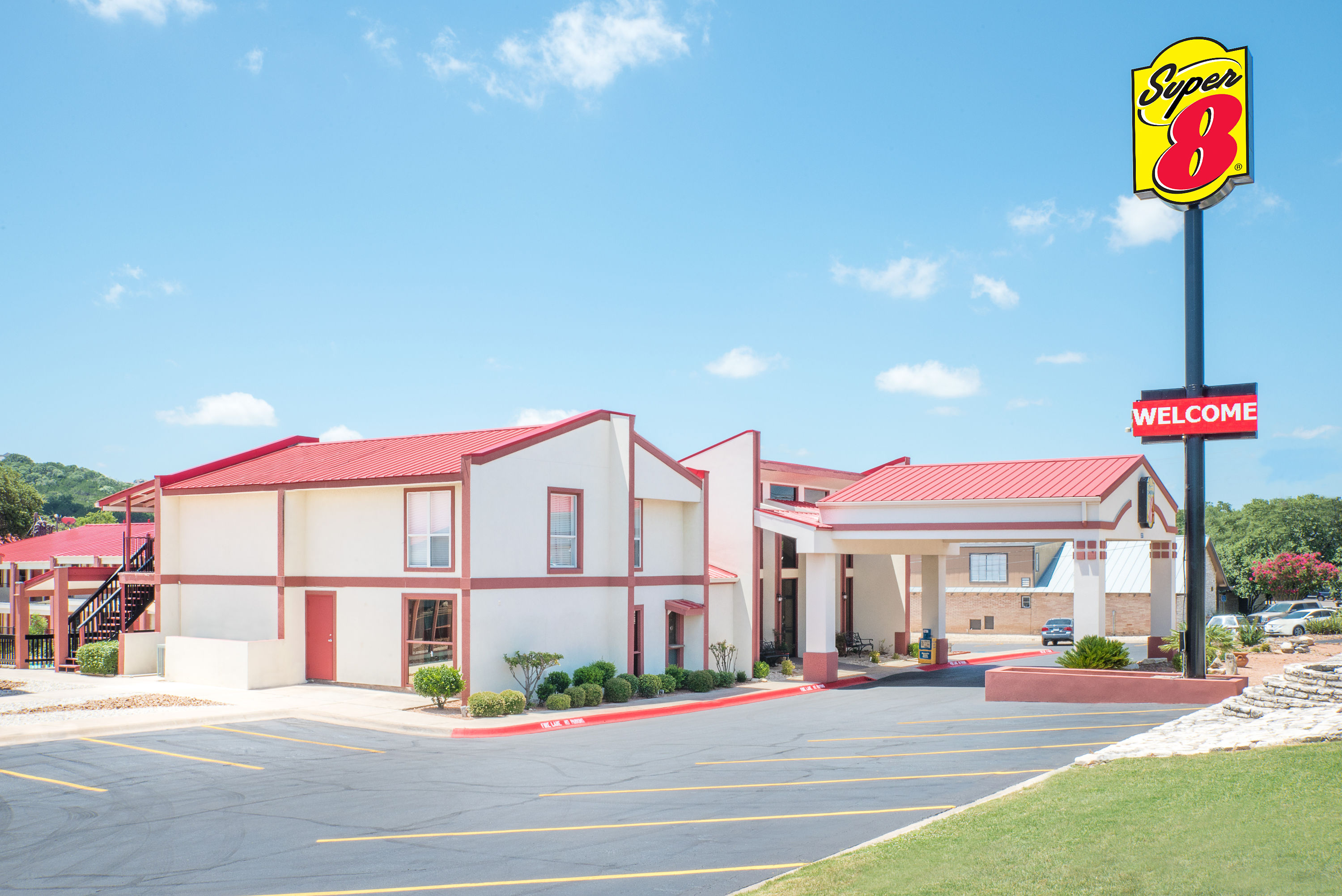 Super 8 by Wyndham Kerrville TX | Kerrville, TX Hotels1800 x 1200