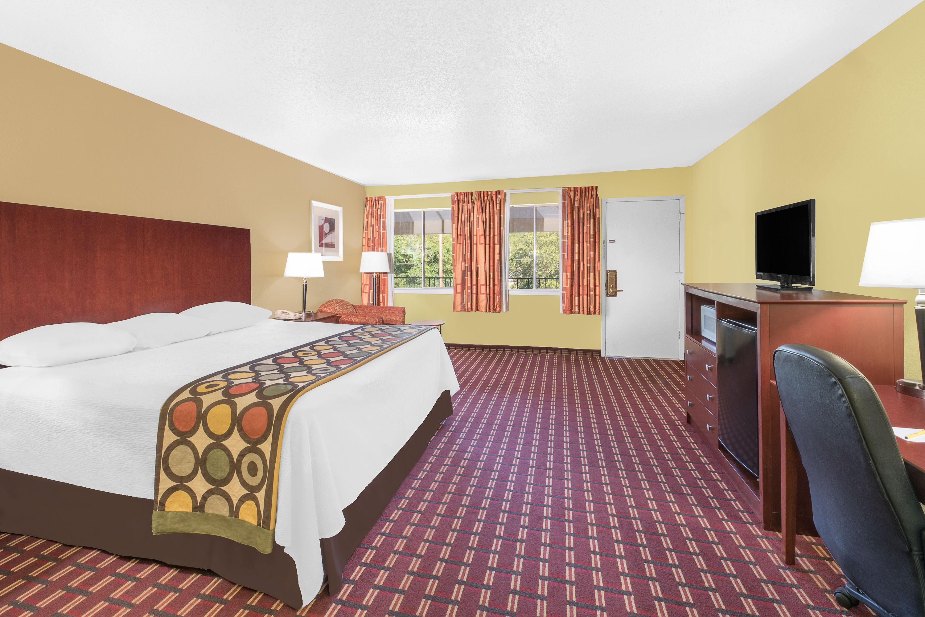 Super 8 by Wyndham Kerrville TX suite in Kerrville, Texas