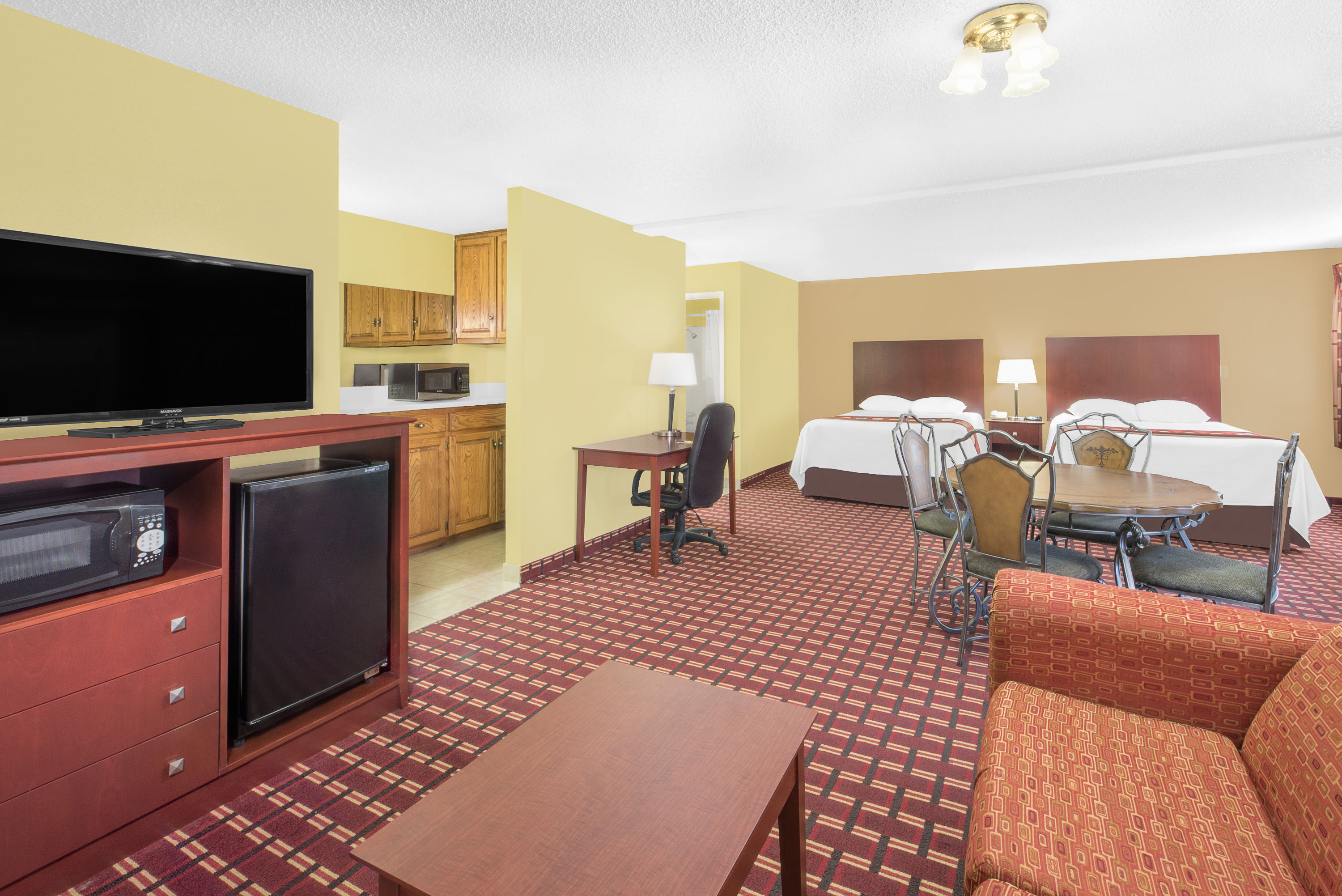 Super 8 by Wyndham Kerrville TX suite in Kerrville, Texas