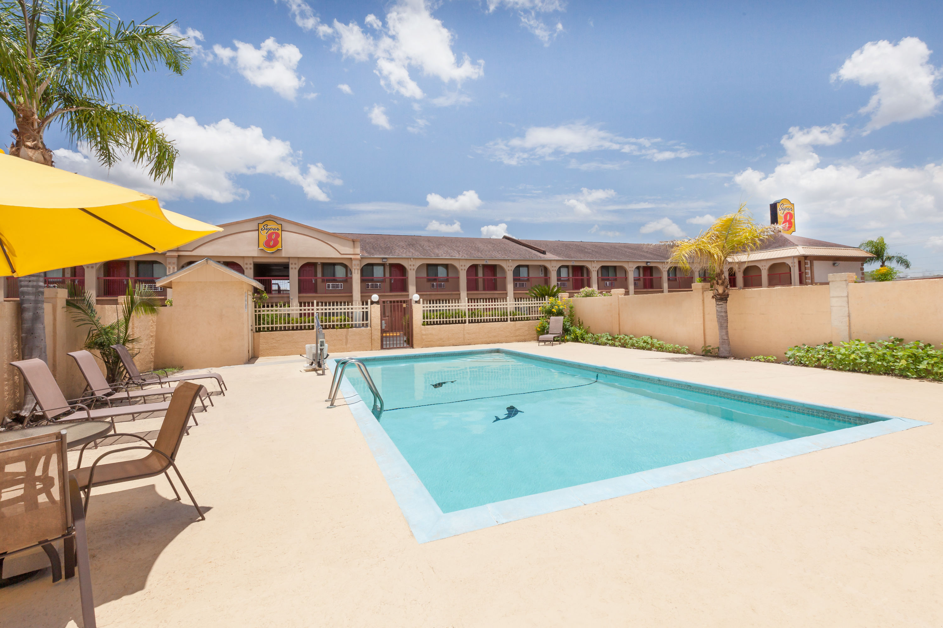 Super 8 By Wyndham Kingsville Kingsville Tx Hotels