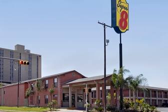 Exterior of Super 8 Laredo hotel in Laredo, Texas Exterior of Super 8 Laredo hotel in Laredo, Texas