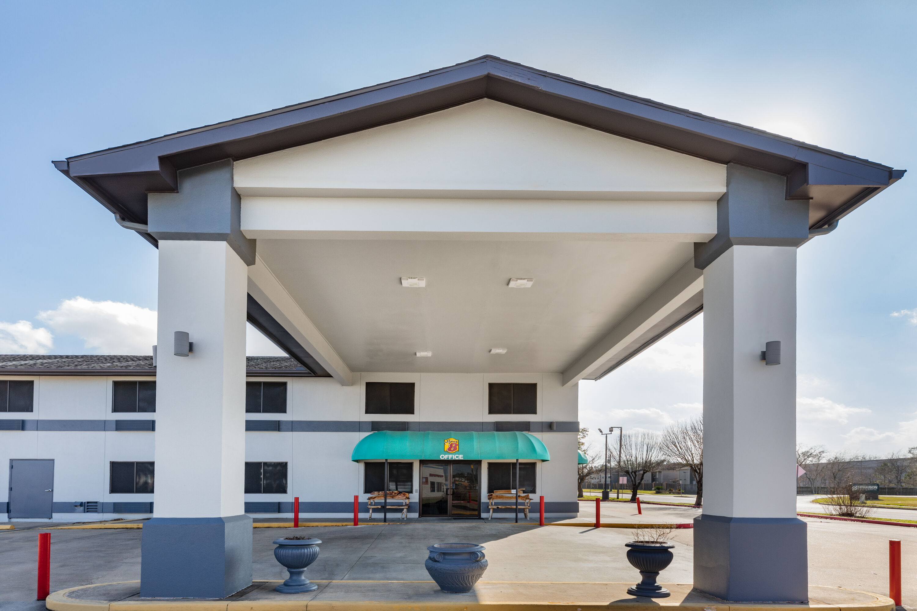 Exterior Day Image of Super 8 by Wyndham League City/Kemah Area hotel in League City, Texas