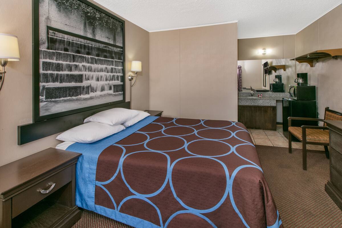 Super 8 by Wyndham Lubbock Civic Center North | Lubbock, TX Hotels