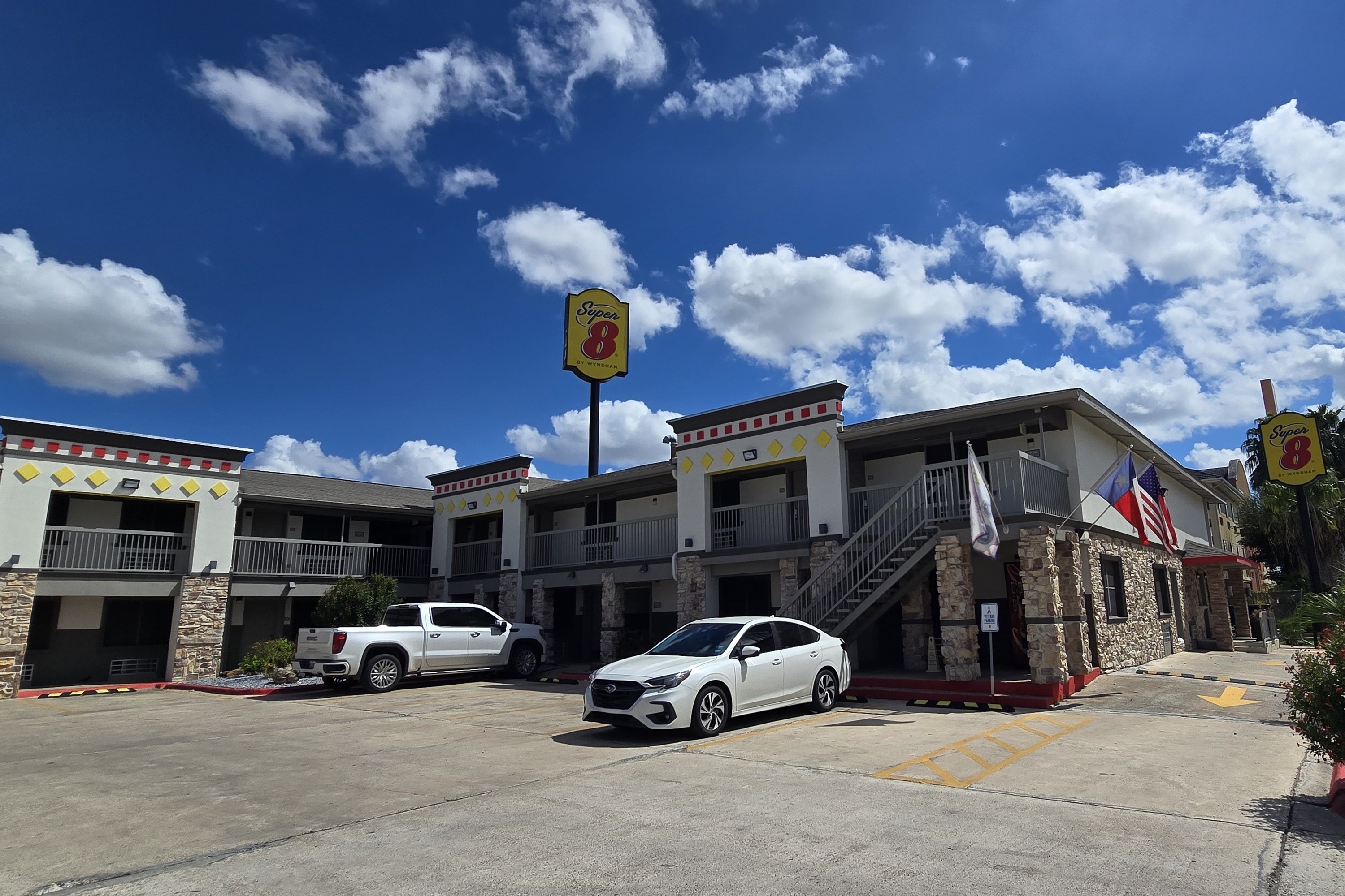 mallon☆ Super 8 by Wyndham McAllen/Downtown/La Plaza Mall | McAllen, TX Hotels