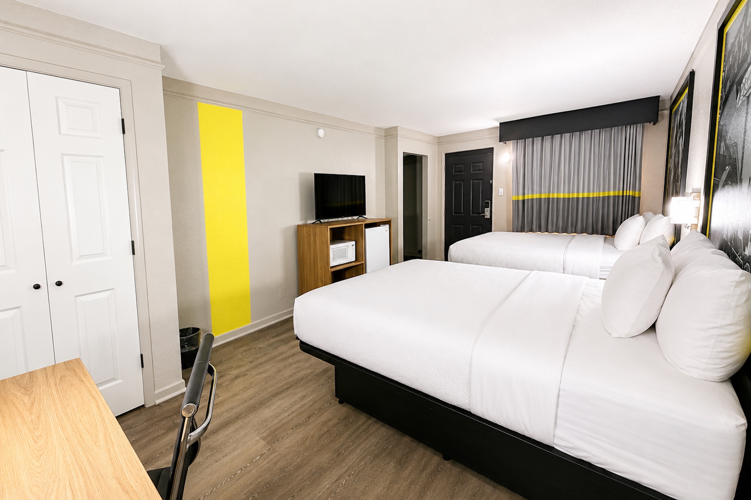 Guest room at the Super 8 by Wyndham Nacogdoches Near University in Nacogdoches, Texas