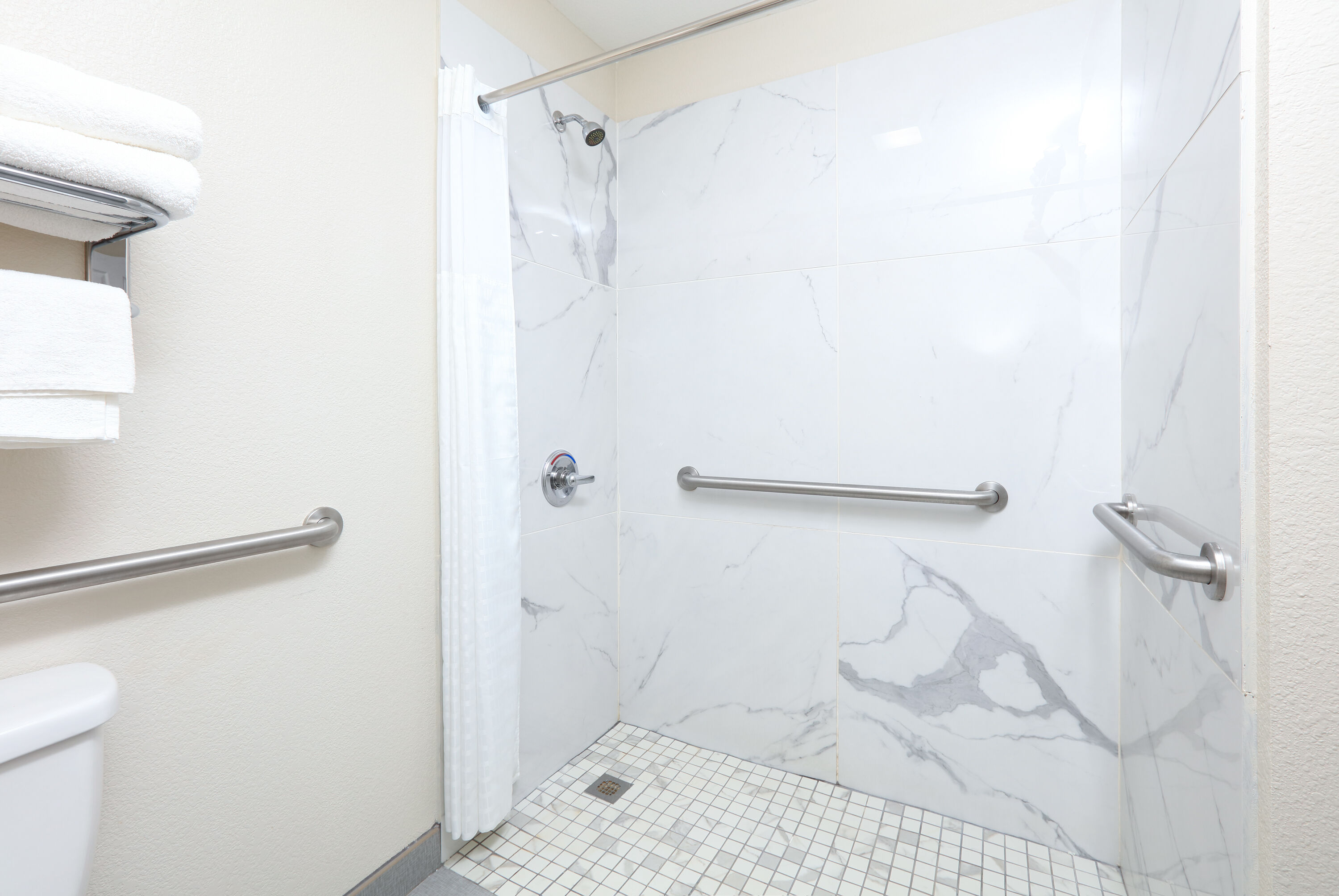 Guest room bath at the Super 8 by Wyndham Palestine TX in Palestine, Texas