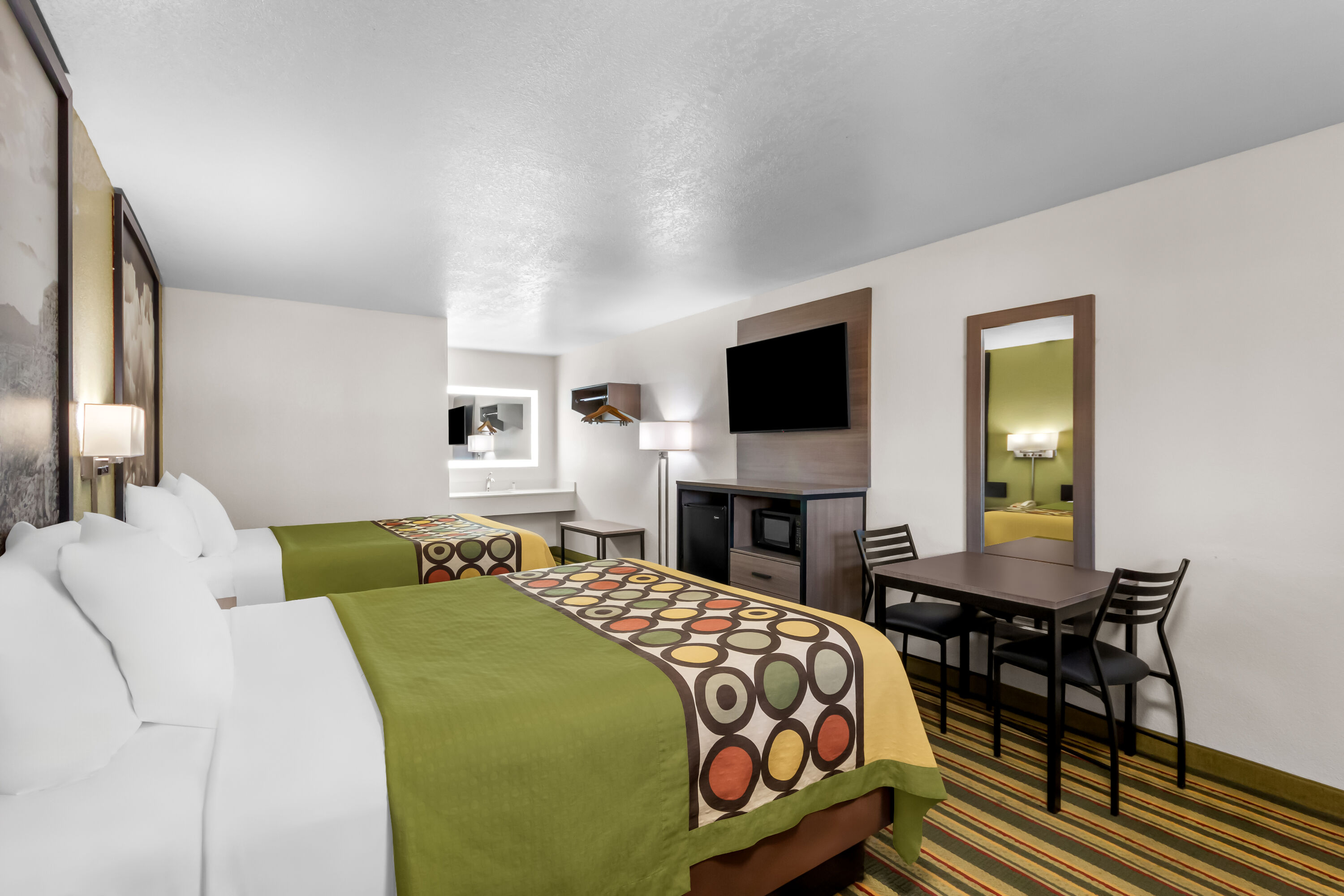 Double bed guest room at the Super 8 by Wyndham Pleasanton in Pleasanton, Texas
