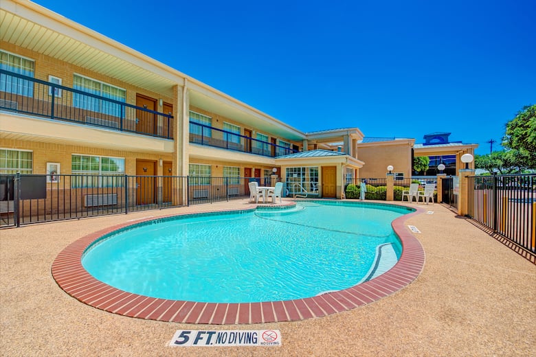 Super 8 By Wyndham Richardson Dallas Hotels Tx 75081 Pool At The Super 8 By Wyndham Richardson Dallas In Texas