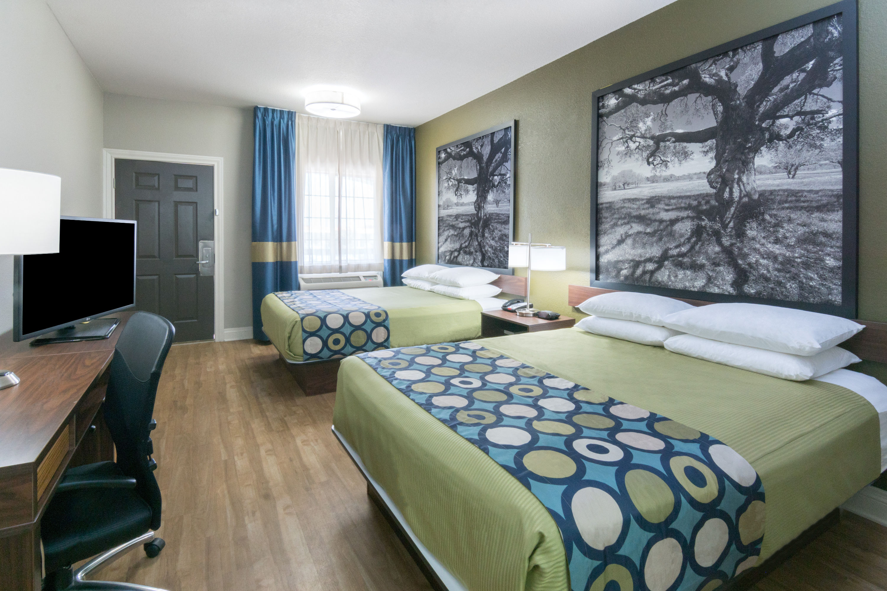 Super 8 By Wyndham San Antonio Near Fort Sam Houston San