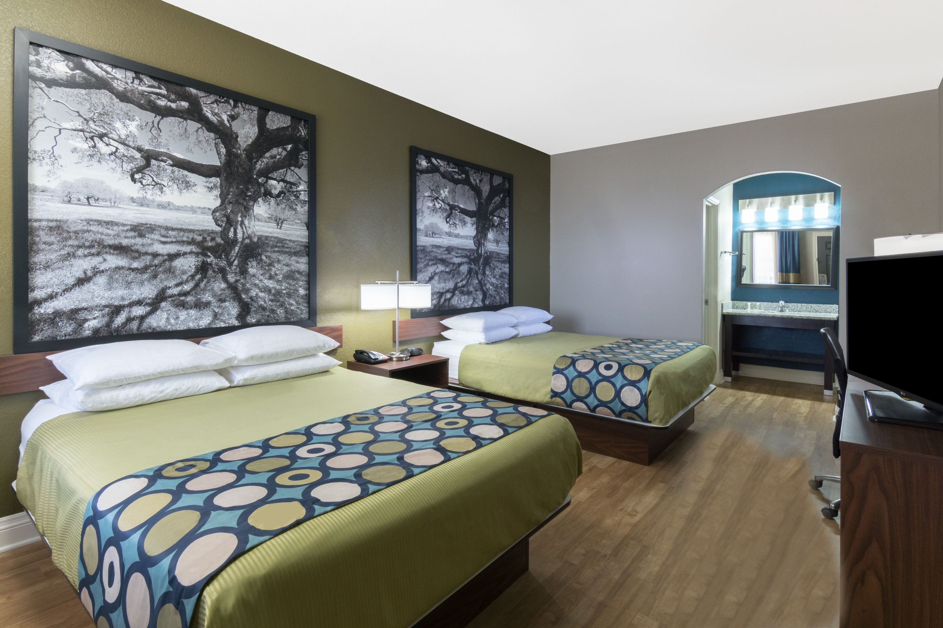 Super 8 By Wyndham San Antonio Near Fort Sam Houston San
