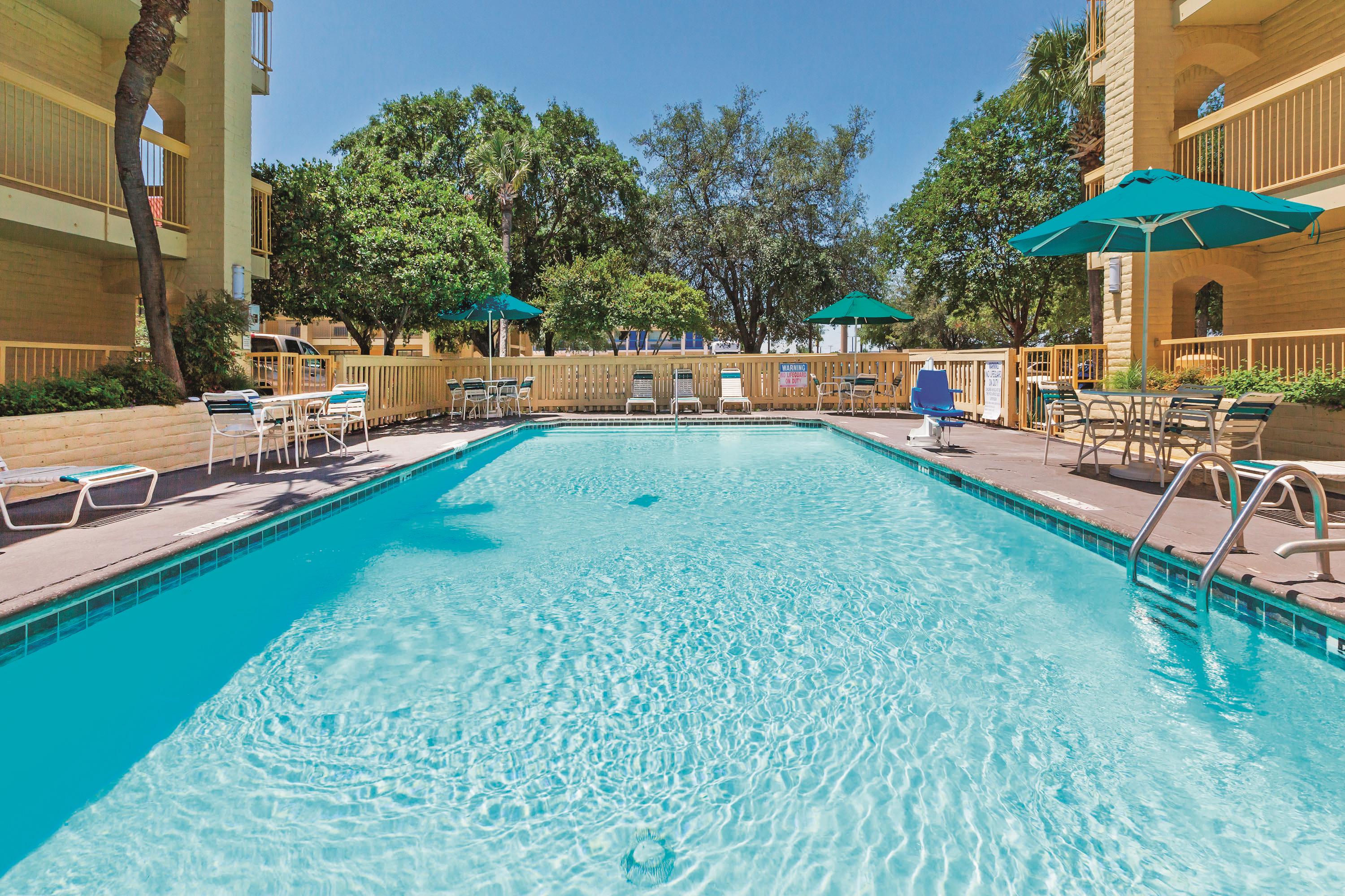 Super 8 by Wyndham San Antonio Near SeaWorld Ingram Park San Antonio