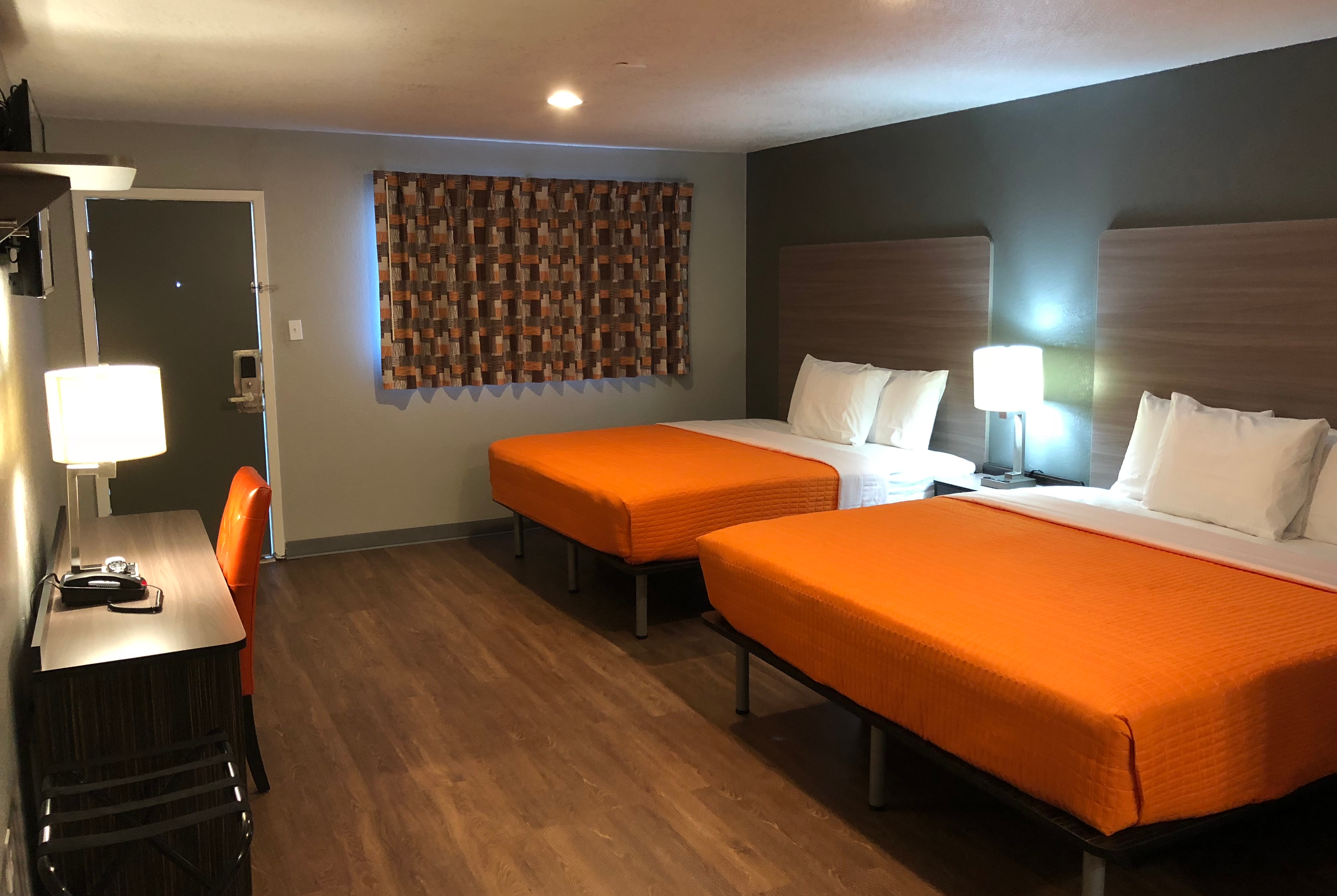 Guest room at the Super 8 by Wyndham Sonora in Sonora, Texas