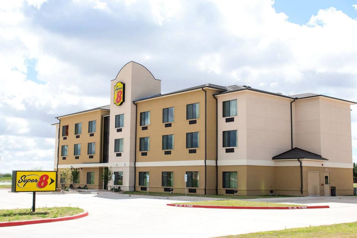 Super 8 Stanton Hotels Tx 79782 Exterior Of Super 8 Stanton Hotel In Texas