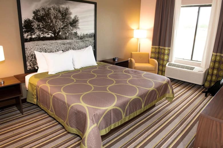 Super 8 Stanton Hotels Tx 79782 Guest Room At The Super 8 Stanton In Texas