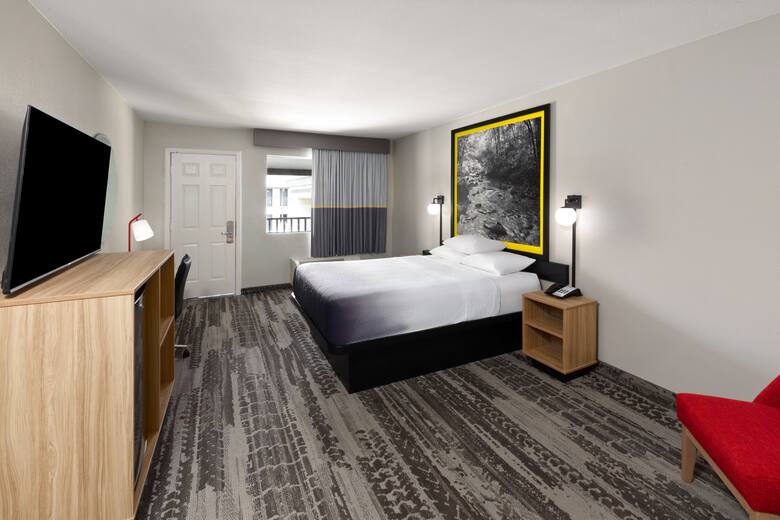 Guest room at the Super 8 Temple in Temple, Texas