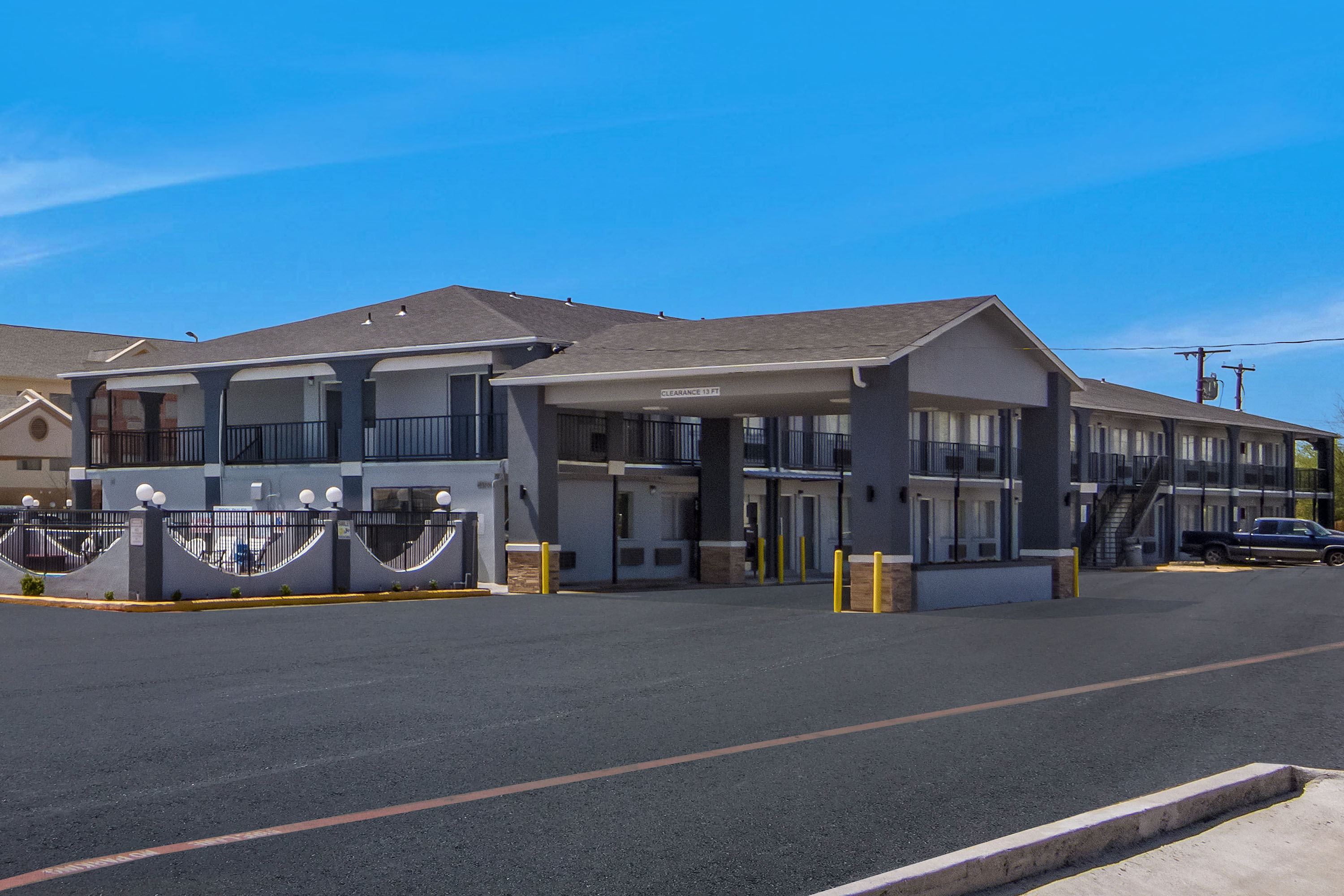 Exterior of Super 8 by Wyndham Waco North I-35 hotel in Waco, Texas