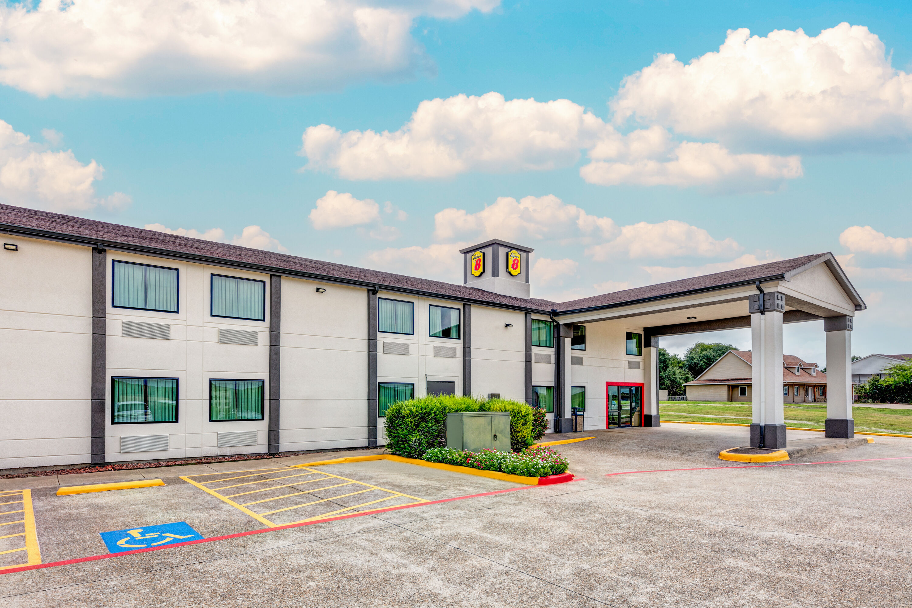 Exterior Day Image of Super 8 by Wyndham Waxahachie TX hotel in Waxahachie, Texas