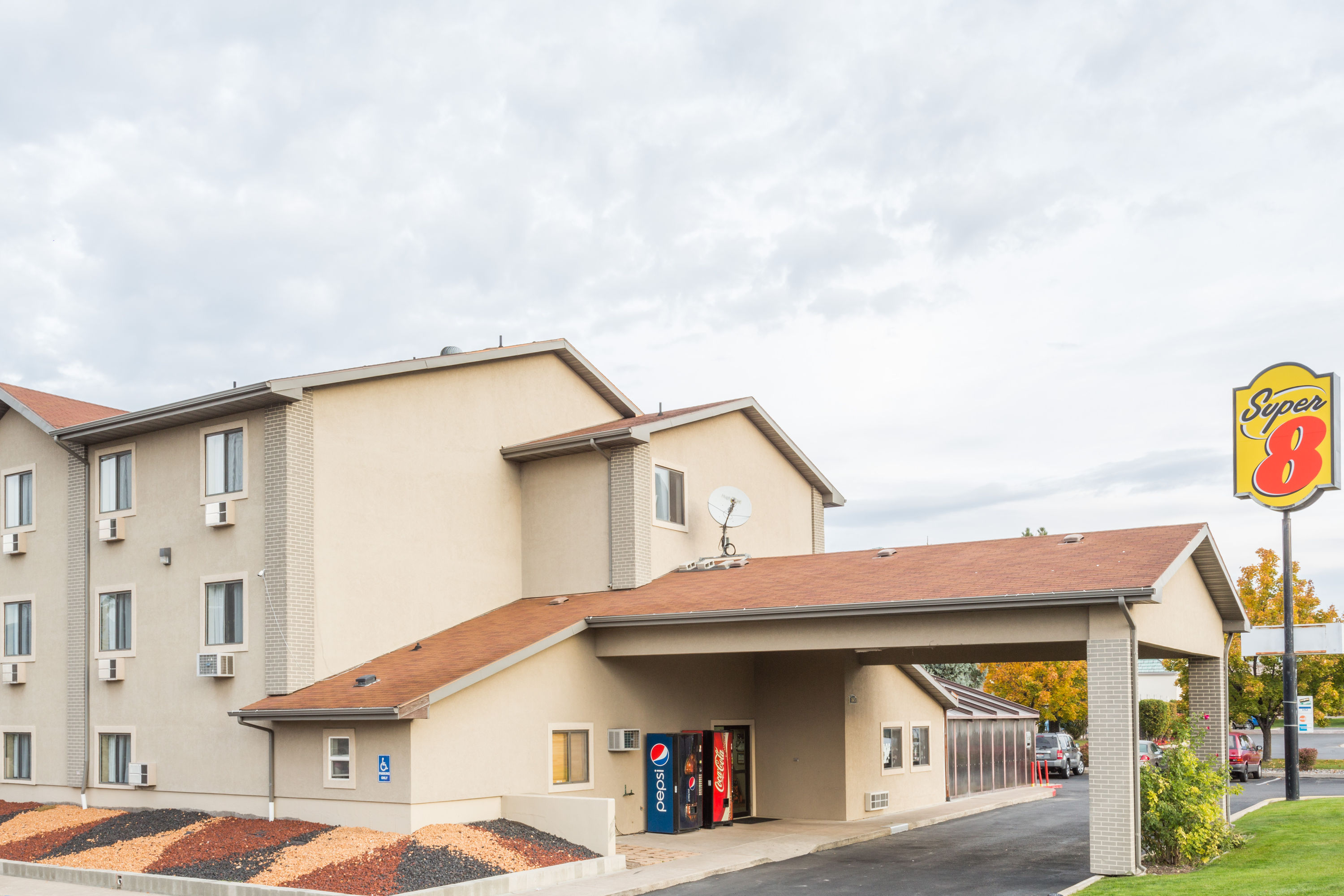 Exterior of Super 8 by Wyndham Logan hotel in Logan, Utah