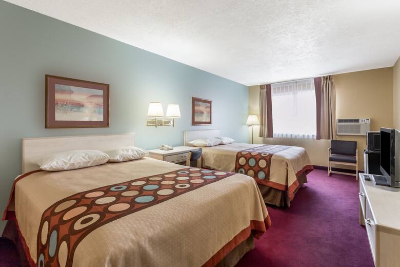 Guest room at the Super 8 Nephi in Nephi, Utah
