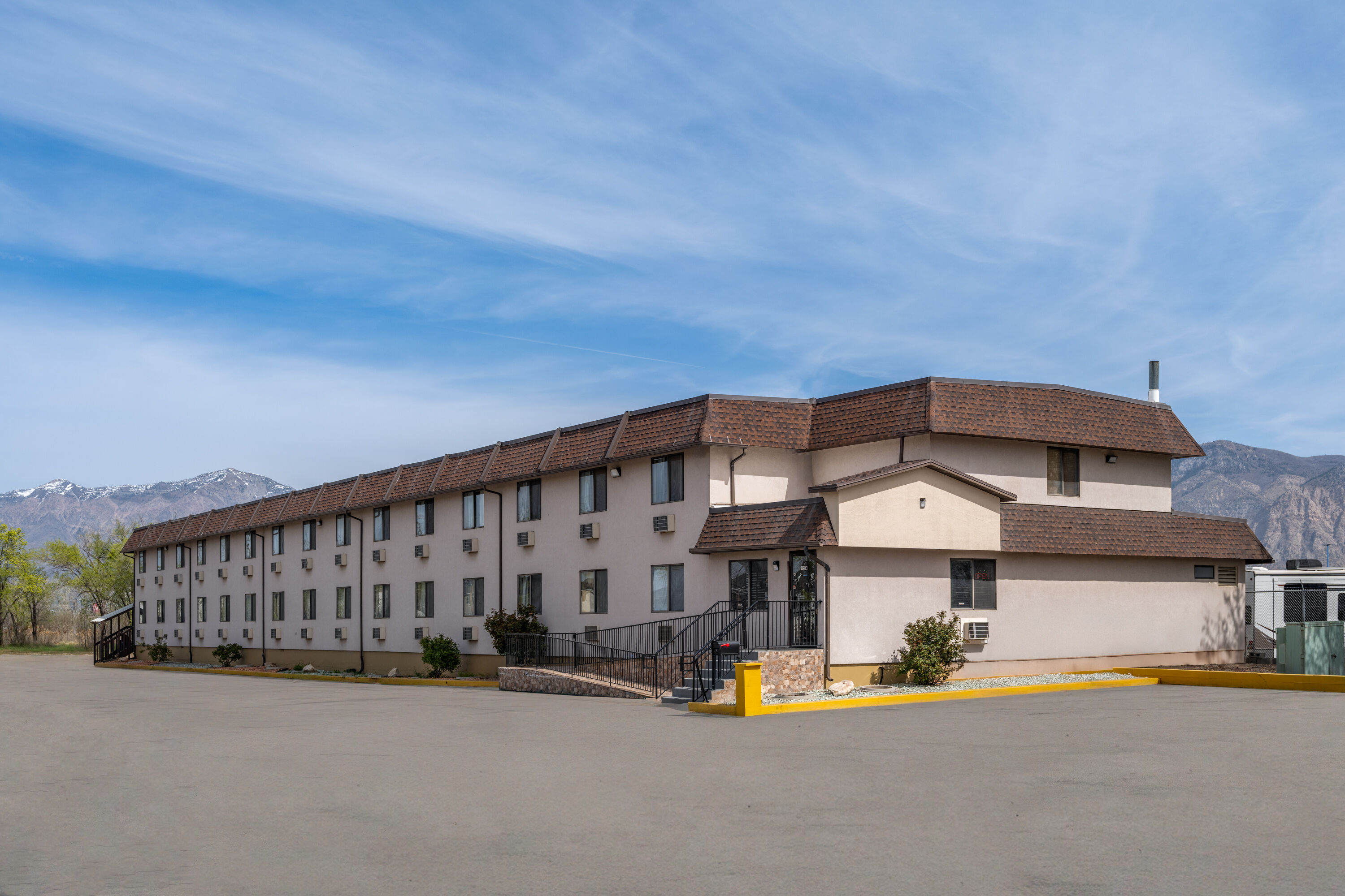 Exterior Day Image of Super 8 by Wyndham Ogden hotel in Ogden, Utah
