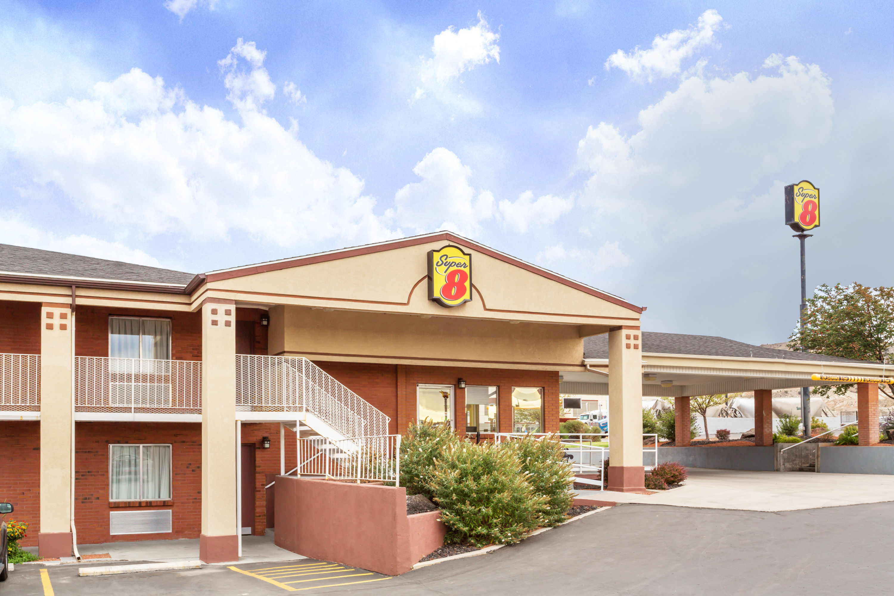 Exterior of Super 8 by Wyndham Salina/Scenic Hills Area hotel in Salina, Utah