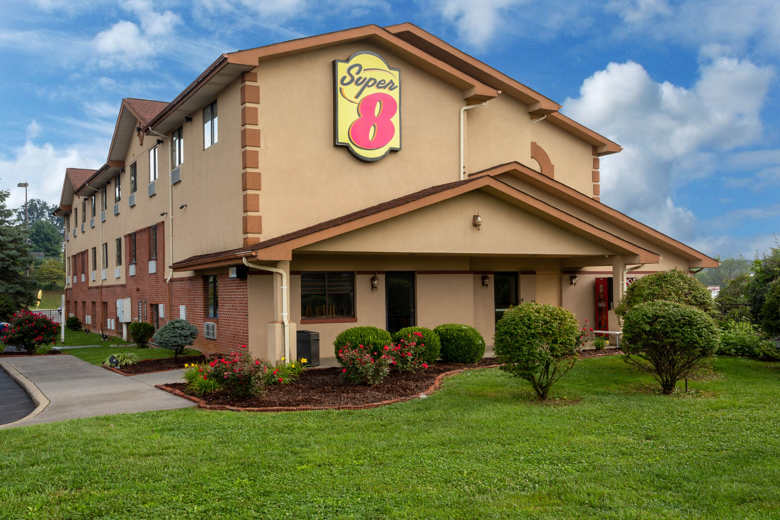 Exterior Day Image of Super 8 by Wyndham Abingdon VA hotel in Abingdon, Virginia