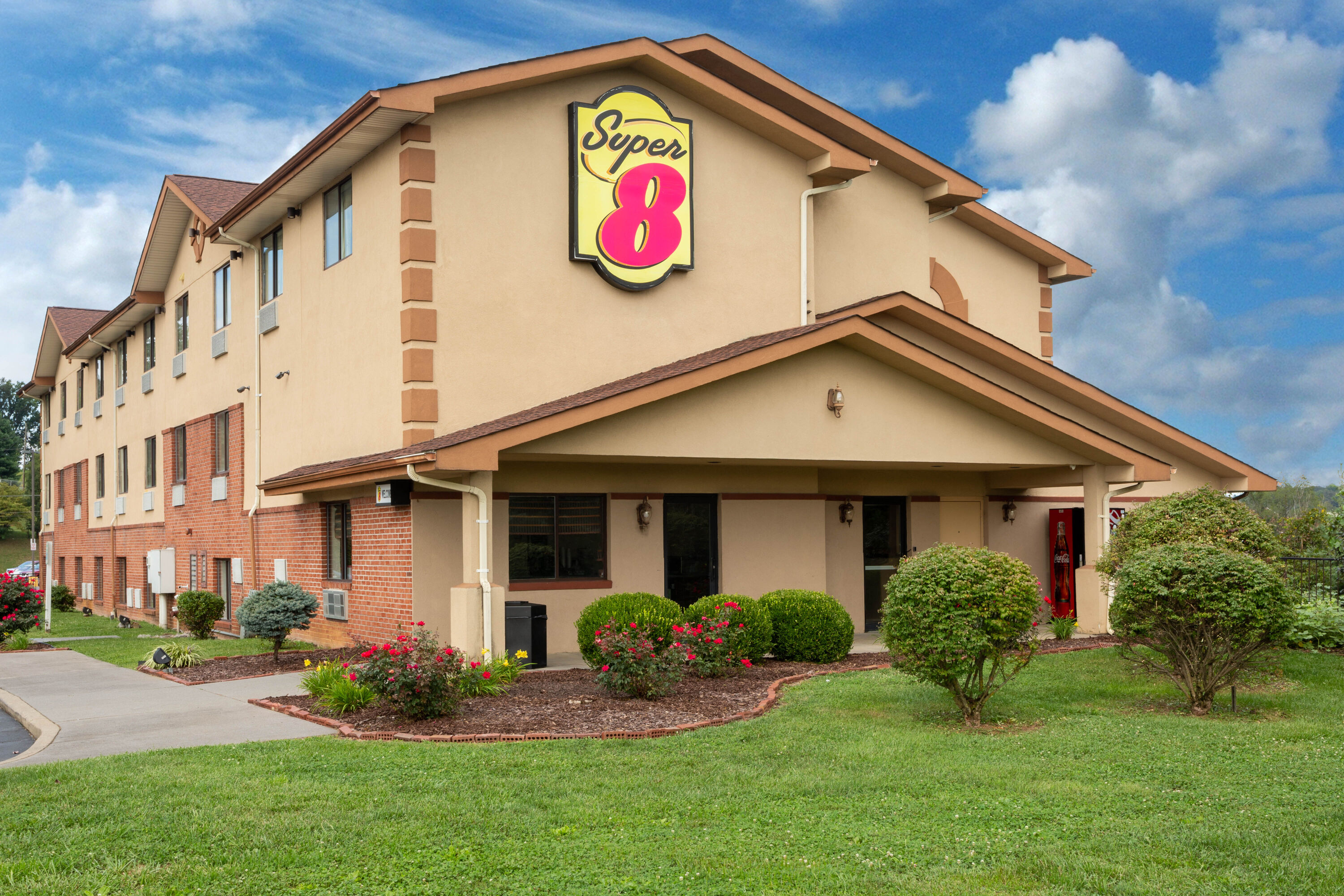 Exterior Day Image of Super 8 by Wyndham Abingdon VA hotel in Abingdon, Virginia