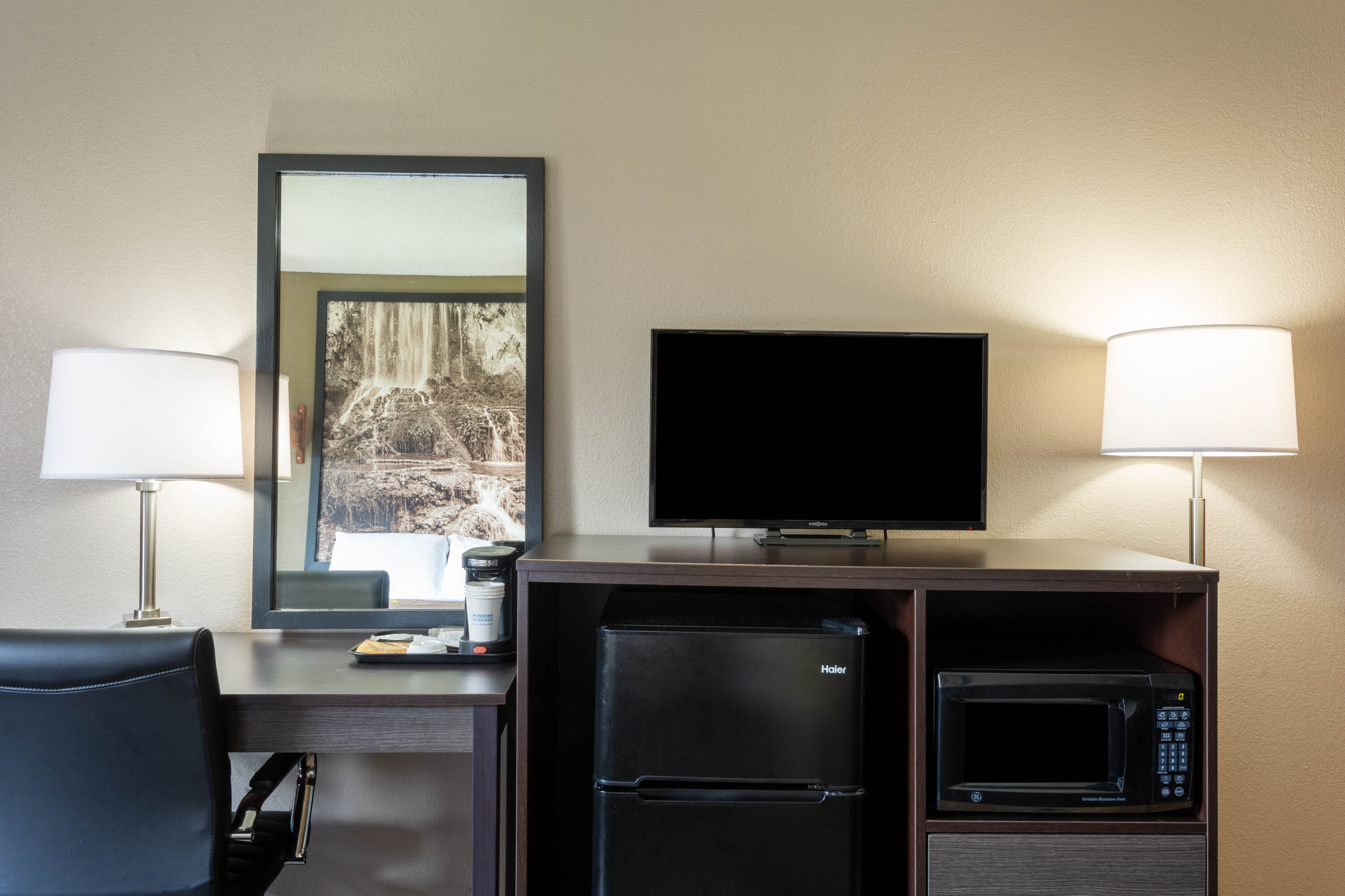 Guest room feature at the Super 8 by Wyndham Abingdon VA in Abingdon, Virginia