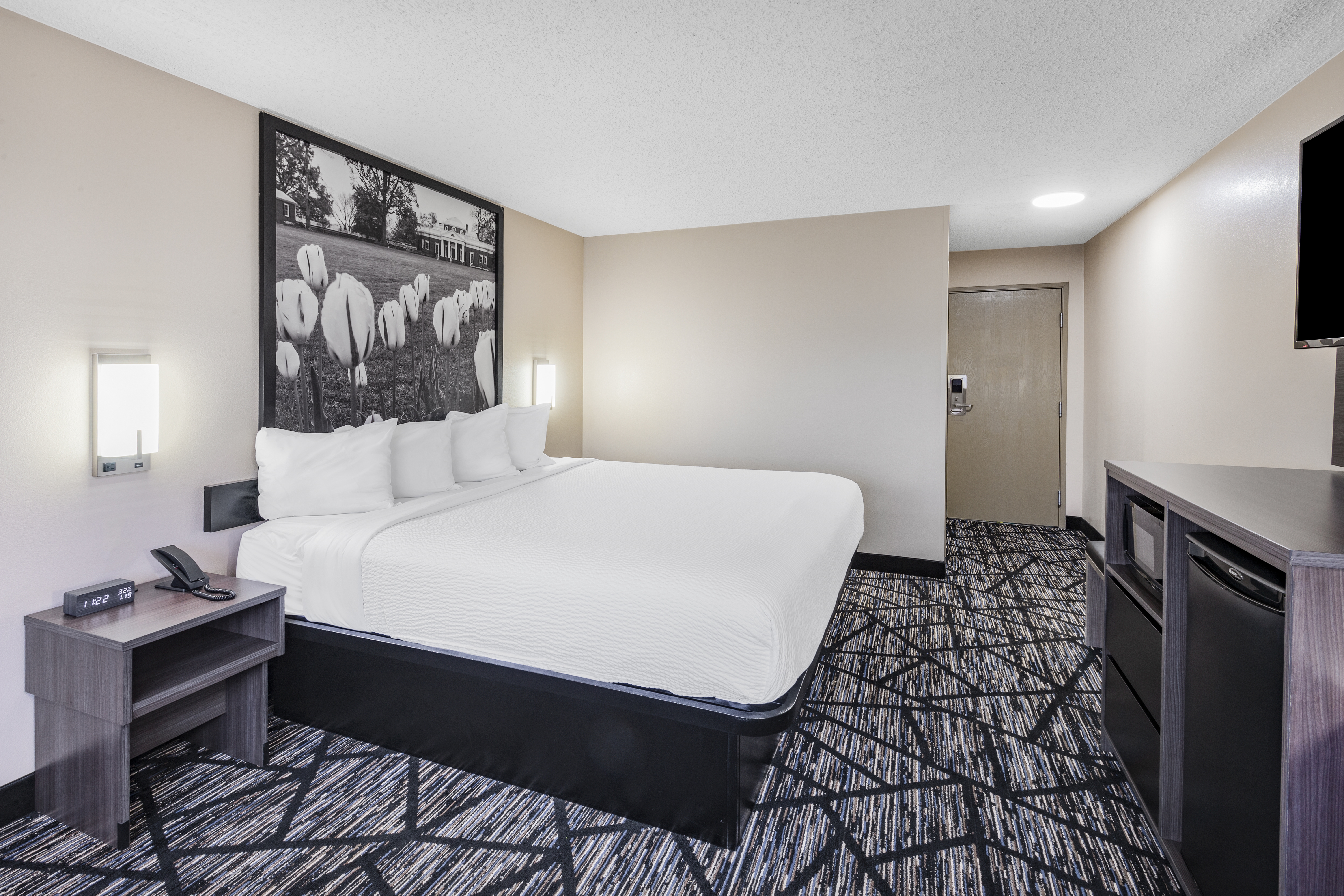 Guest room at the Super 8 by Wyndham Charlottesville in Charlottesville, Virginia