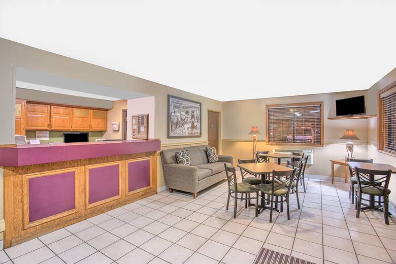 Super 8 Christiansburg/Blacksburg Area hotel lobby in Christiansburg, Virginia
