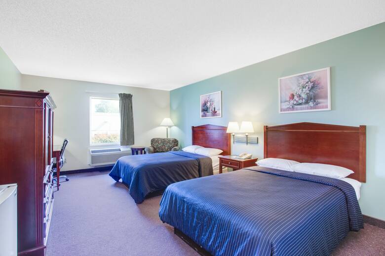 Guest room at the Super 8 Dublin in Dublin, Virginia
