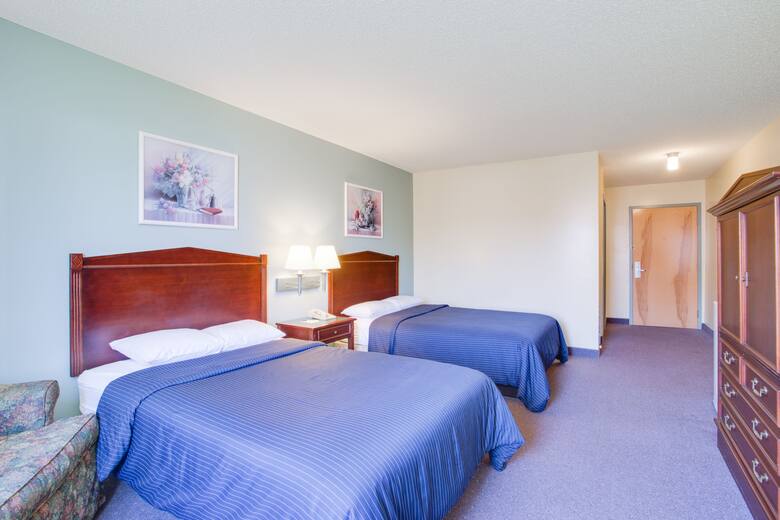 Guest room at the Super 8 Dublin in Dublin, Virginia