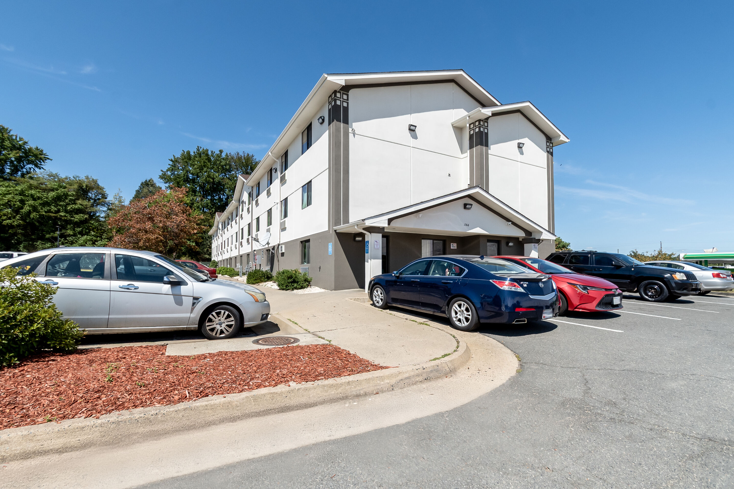 Exterior Day Image of Super 8 by Wyndham Dumfries/Quantico hotel in Dumfries, Virginia