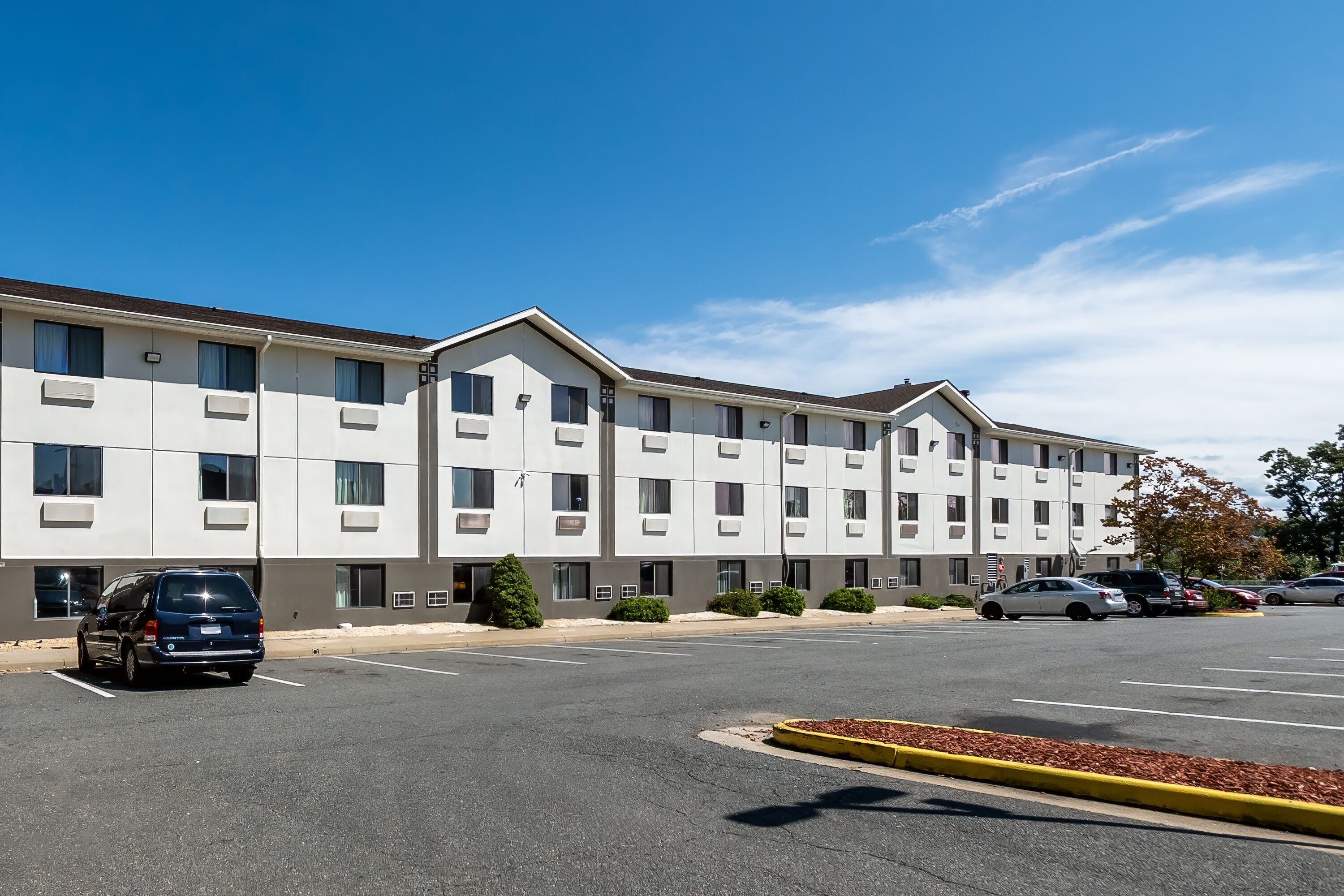 Exterior Day Image of Super 8 by Wyndham Dumfries/Quantico hotel in Dumfries, Virginia