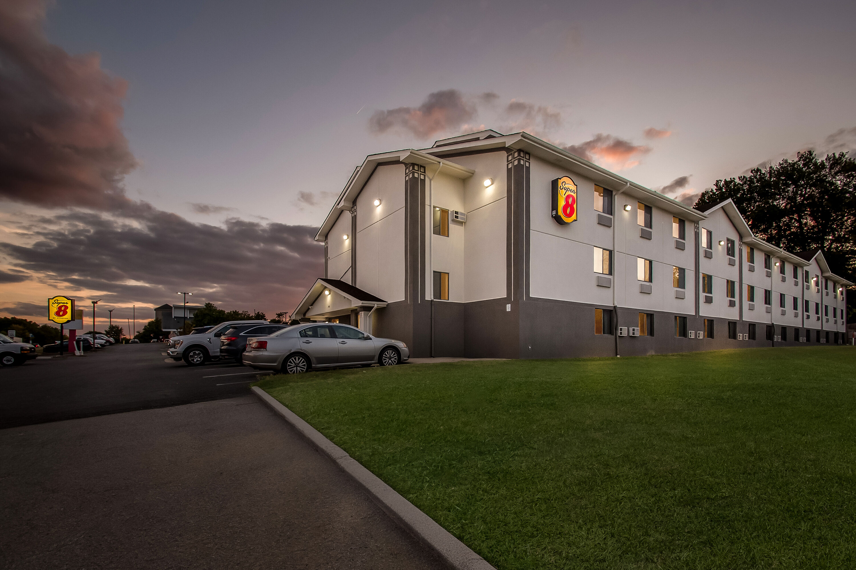 Exterior Night Image of Super 8 by Wyndham Dumfries/Quantico hotel in Dumfries, Virginia
