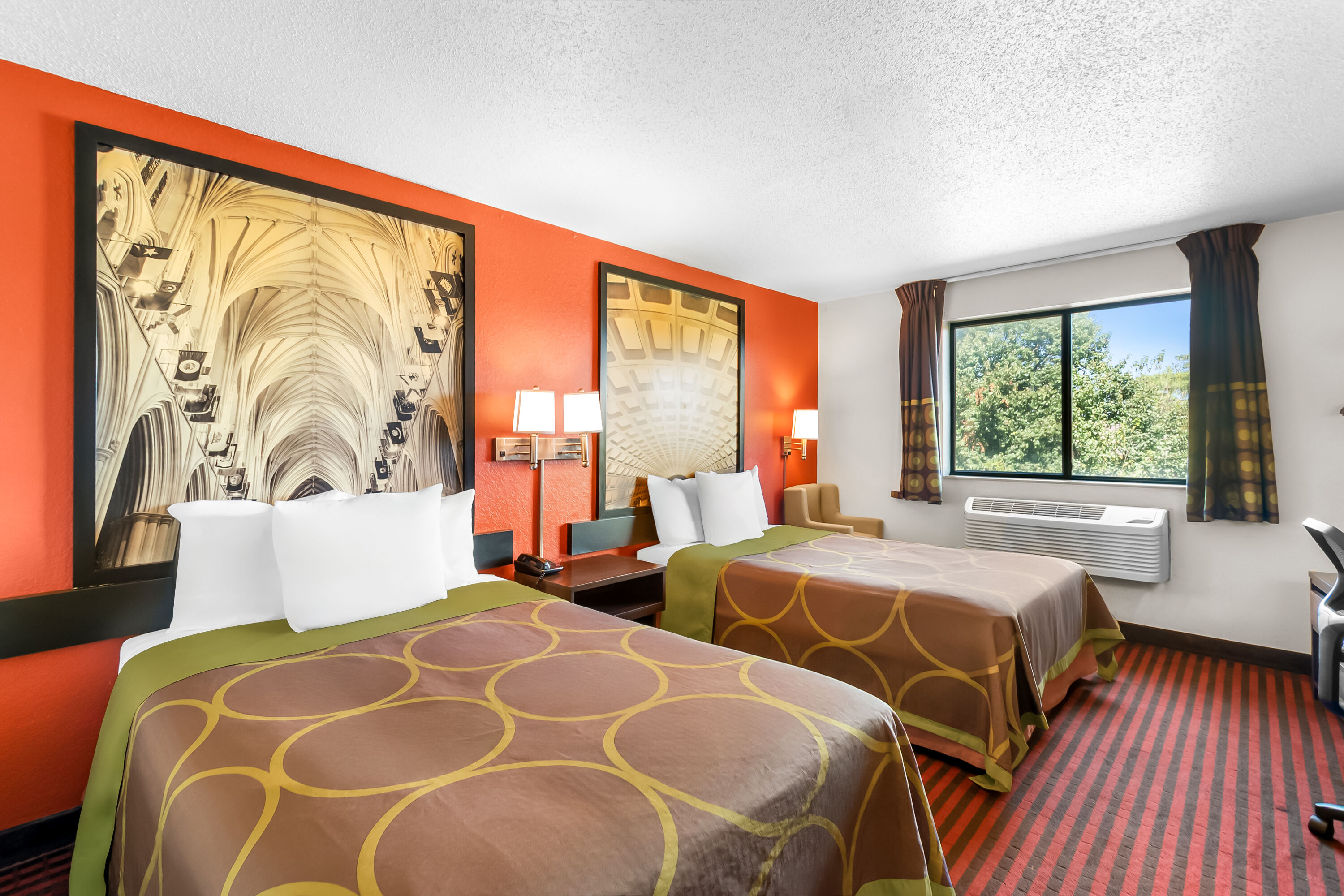 Double bed guest room at the Super 8 by Wyndham Dumfries/Quantico in Dumfries, Virginia