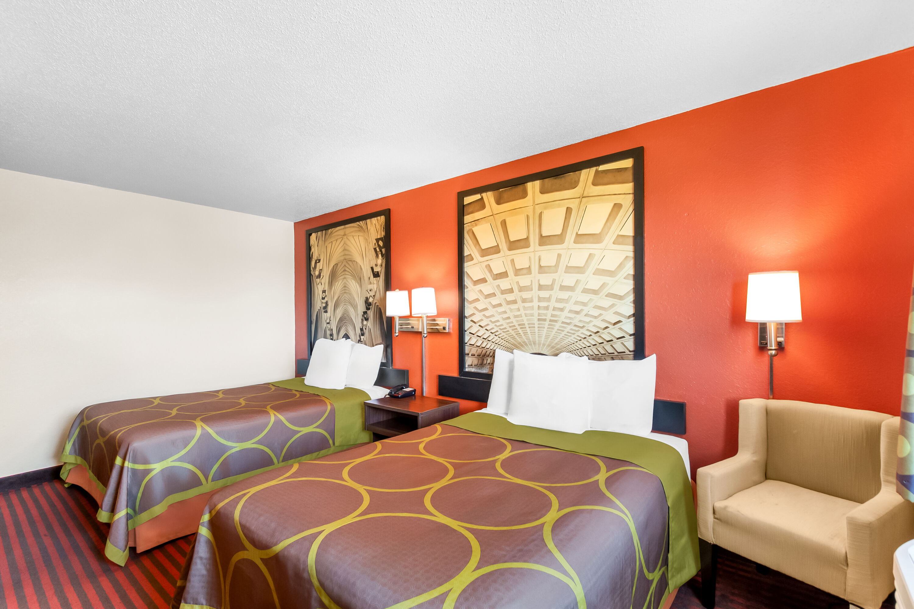 Double bed guest room at the Super 8 by Wyndham Dumfries/Quantico in Dumfries, Virginia