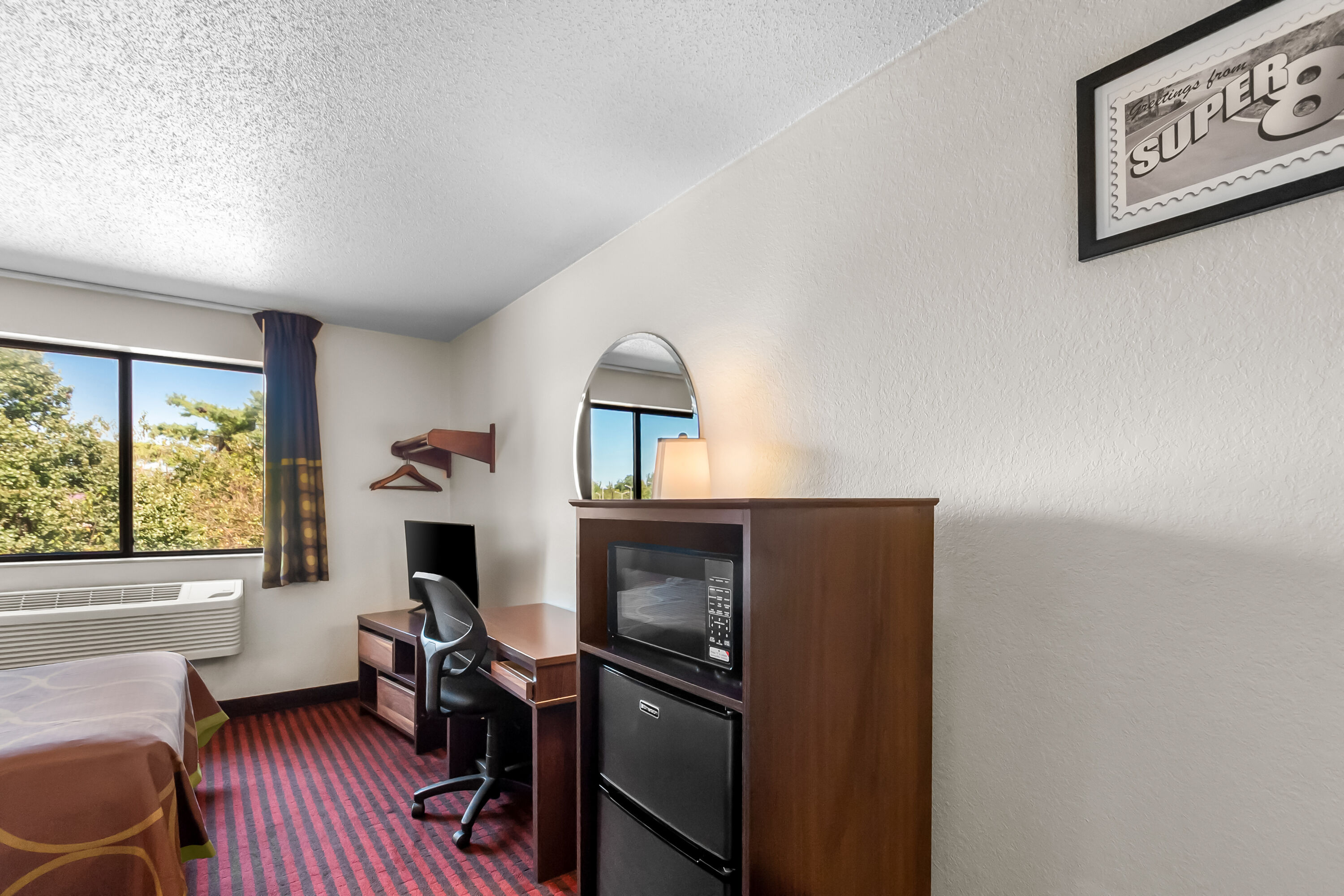 Double bed guest room at the Super 8 by Wyndham Dumfries/Quantico in Dumfries, Virginia