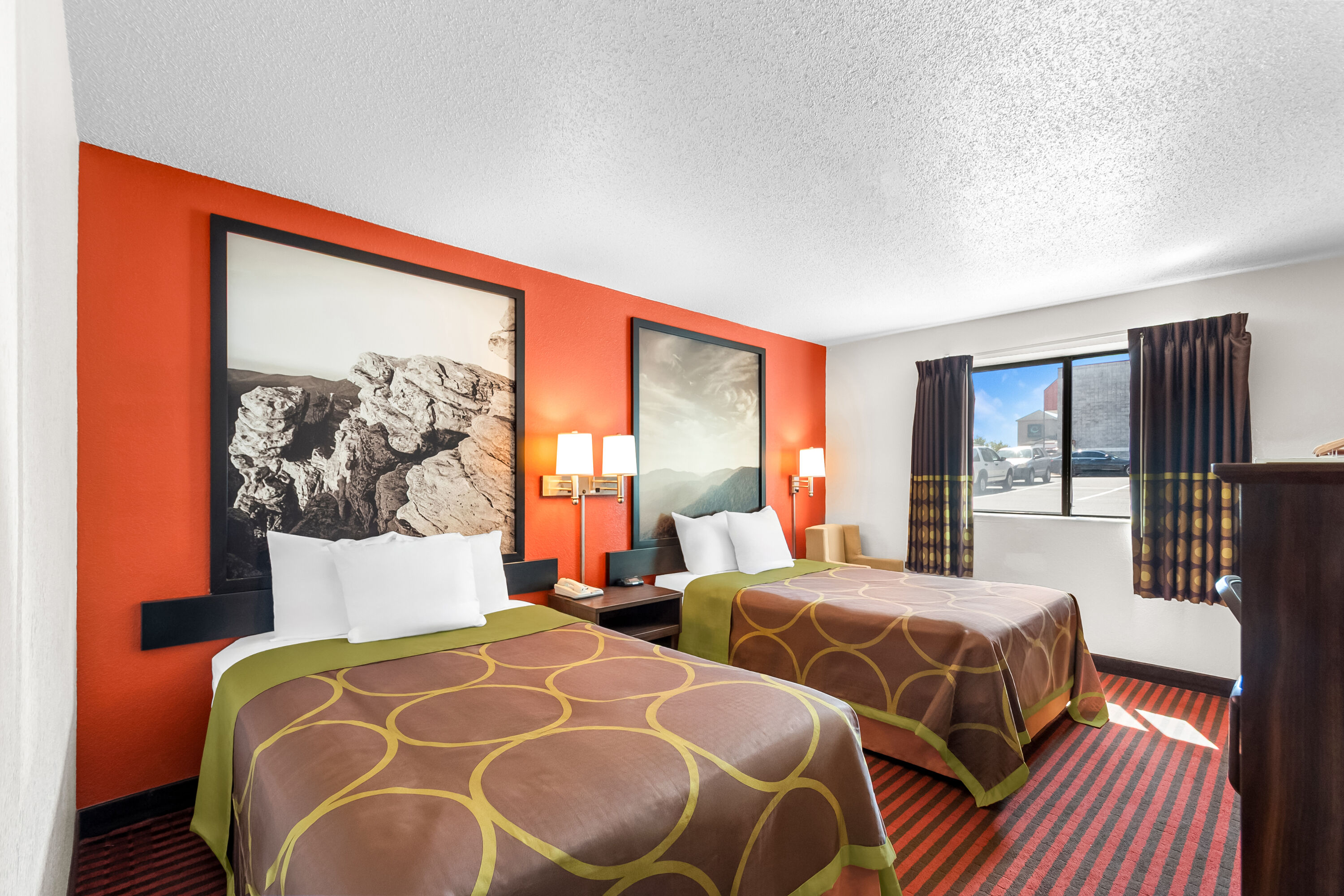 Double bed guest room at the Super 8 by Wyndham Dumfries/Quantico in Dumfries, Virginia