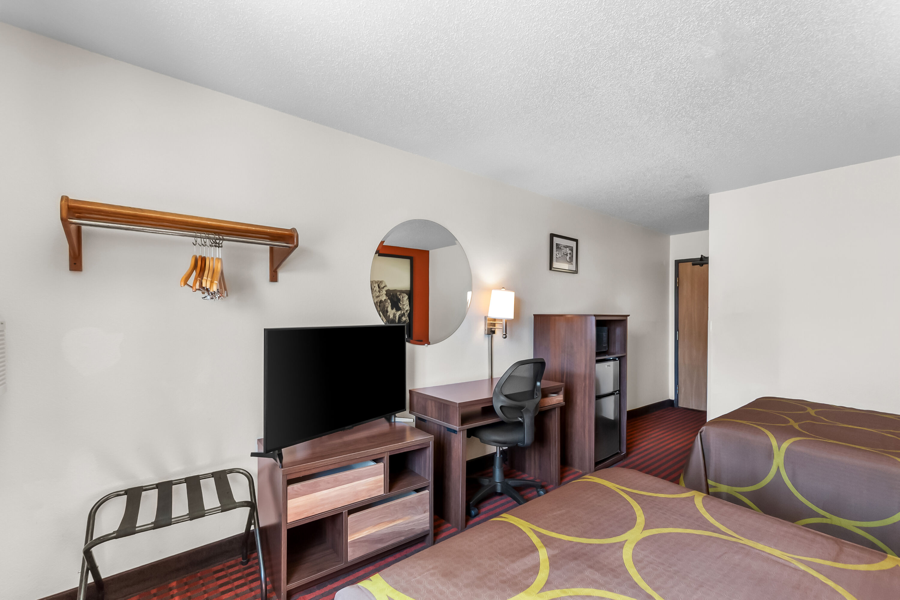 Double bed guest room at the Super 8 by Wyndham Dumfries/Quantico in Dumfries, Virginia