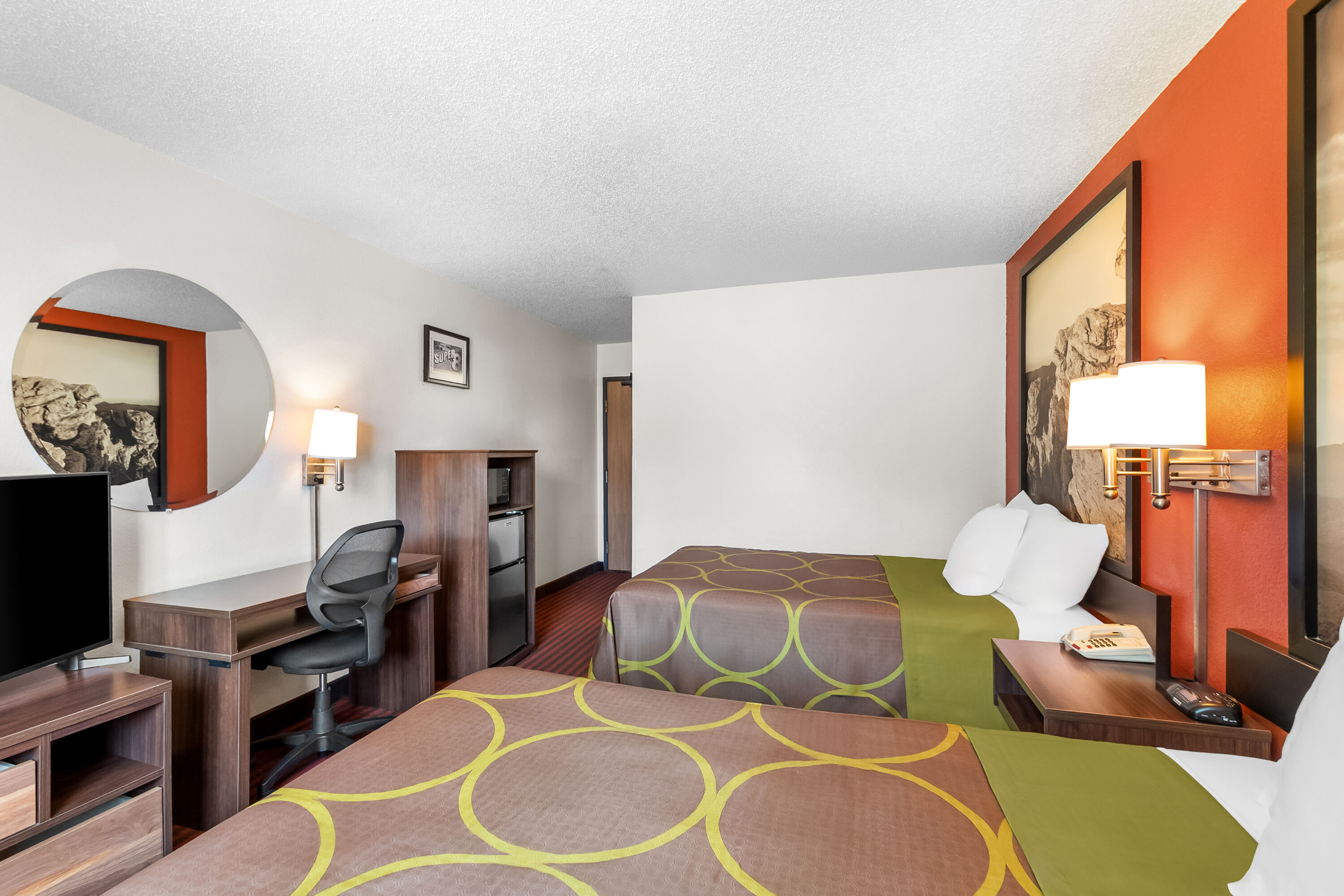 Double bed guest room at the Super 8 by Wyndham Dumfries/Quantico in Dumfries, Virginia