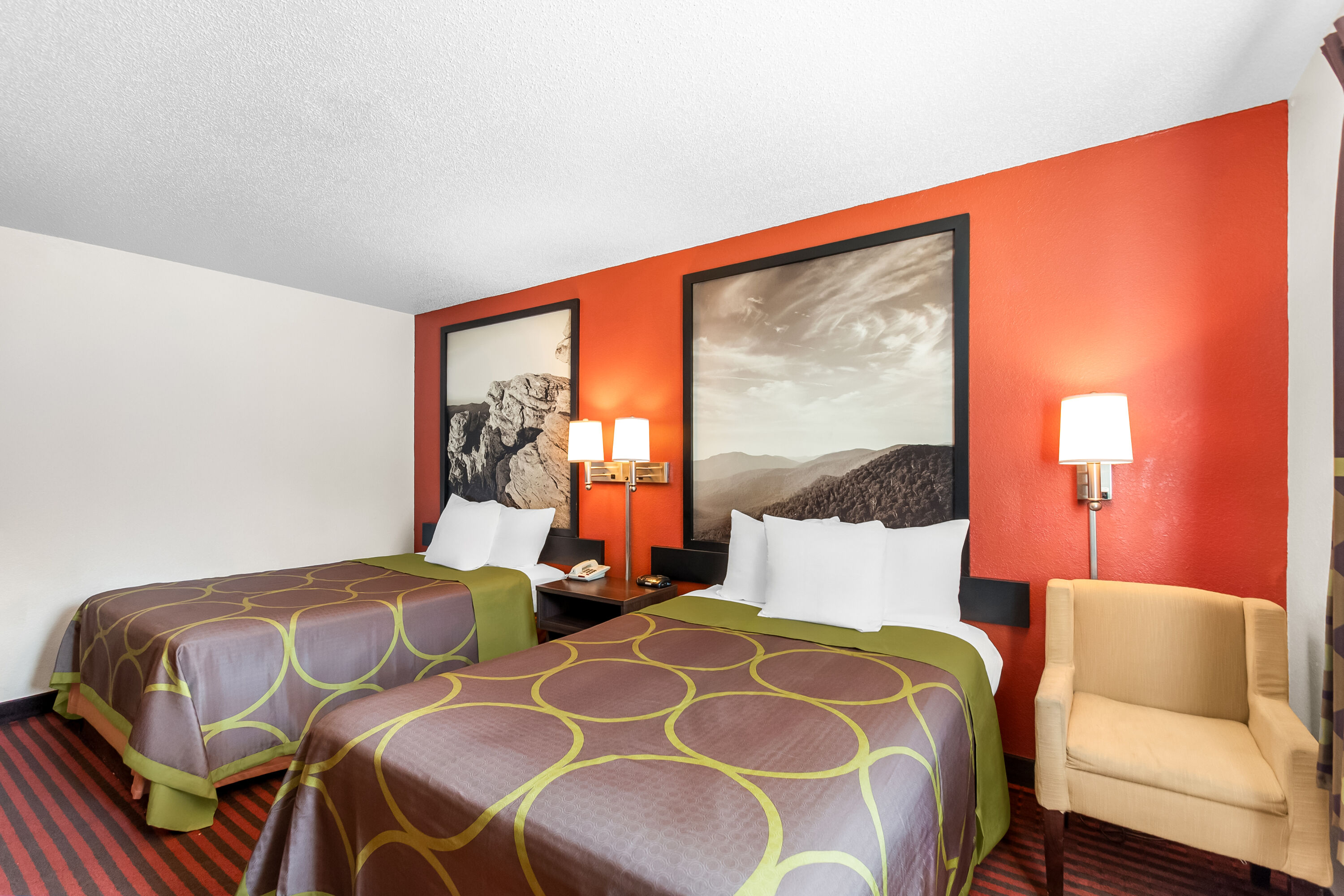 Double bed guest room at the Super 8 by Wyndham Dumfries/Quantico in Dumfries, Virginia