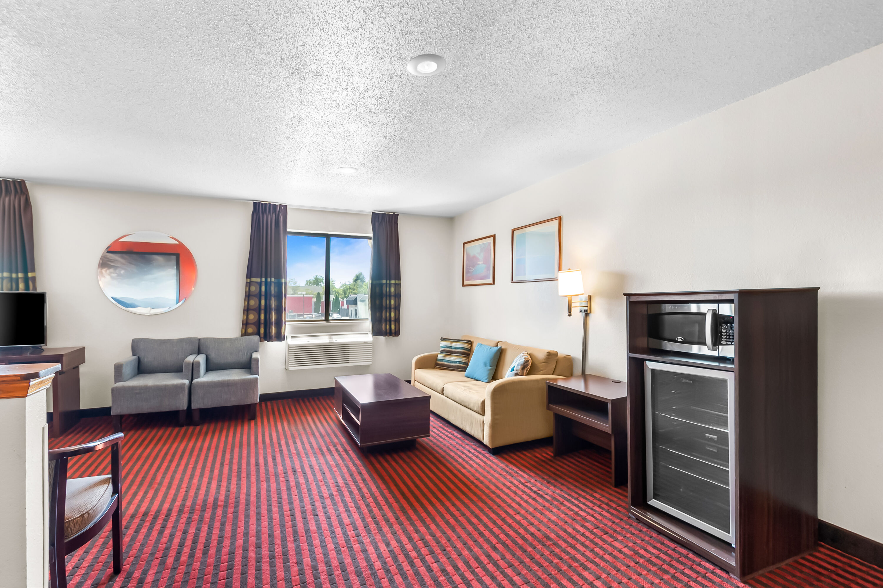 Super 8 by Wyndham Dumfries/Quantico suite in Dumfries, Virginia