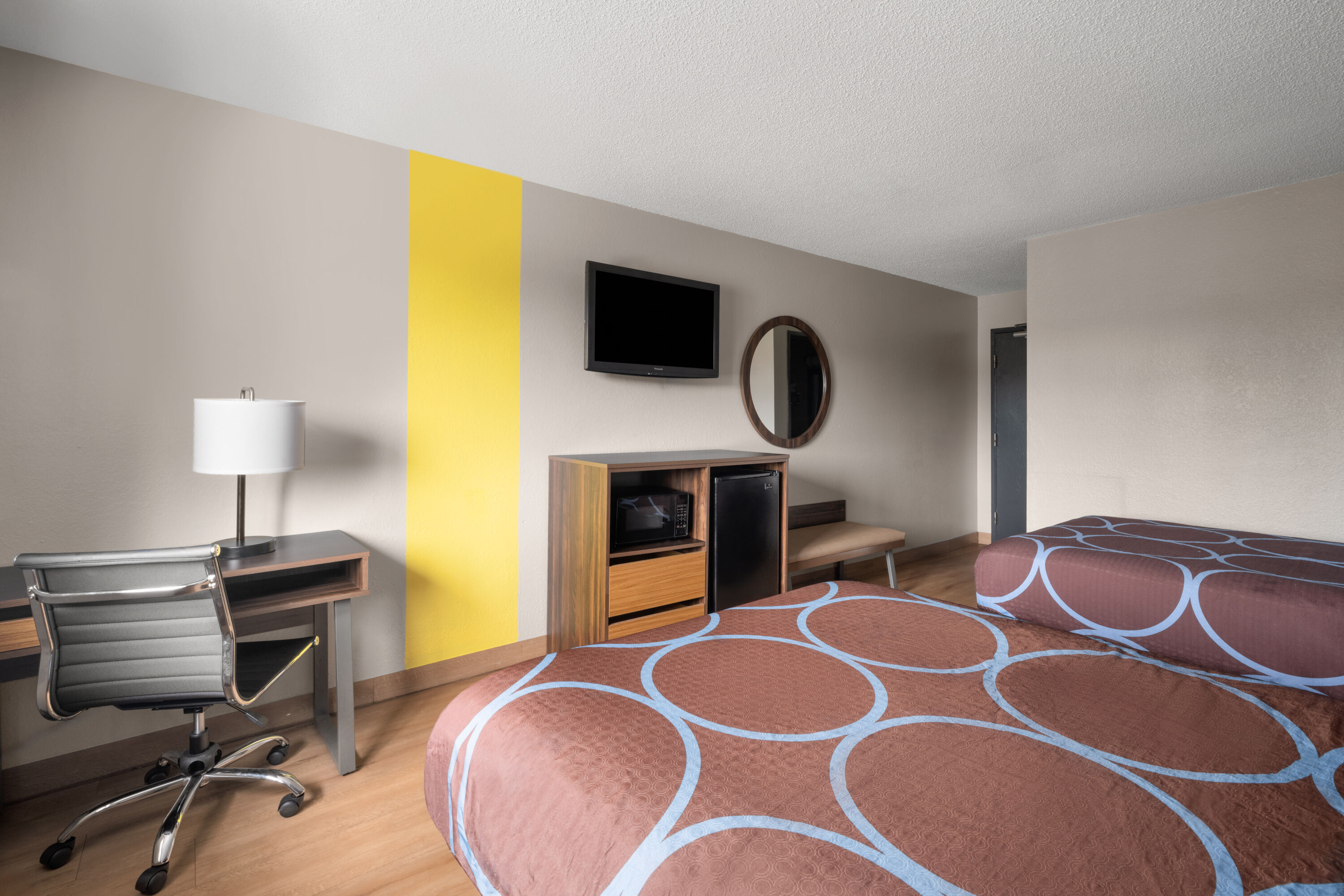 Guest room at the Super 8 by Wyndham Farmville in Farmville, Virginia