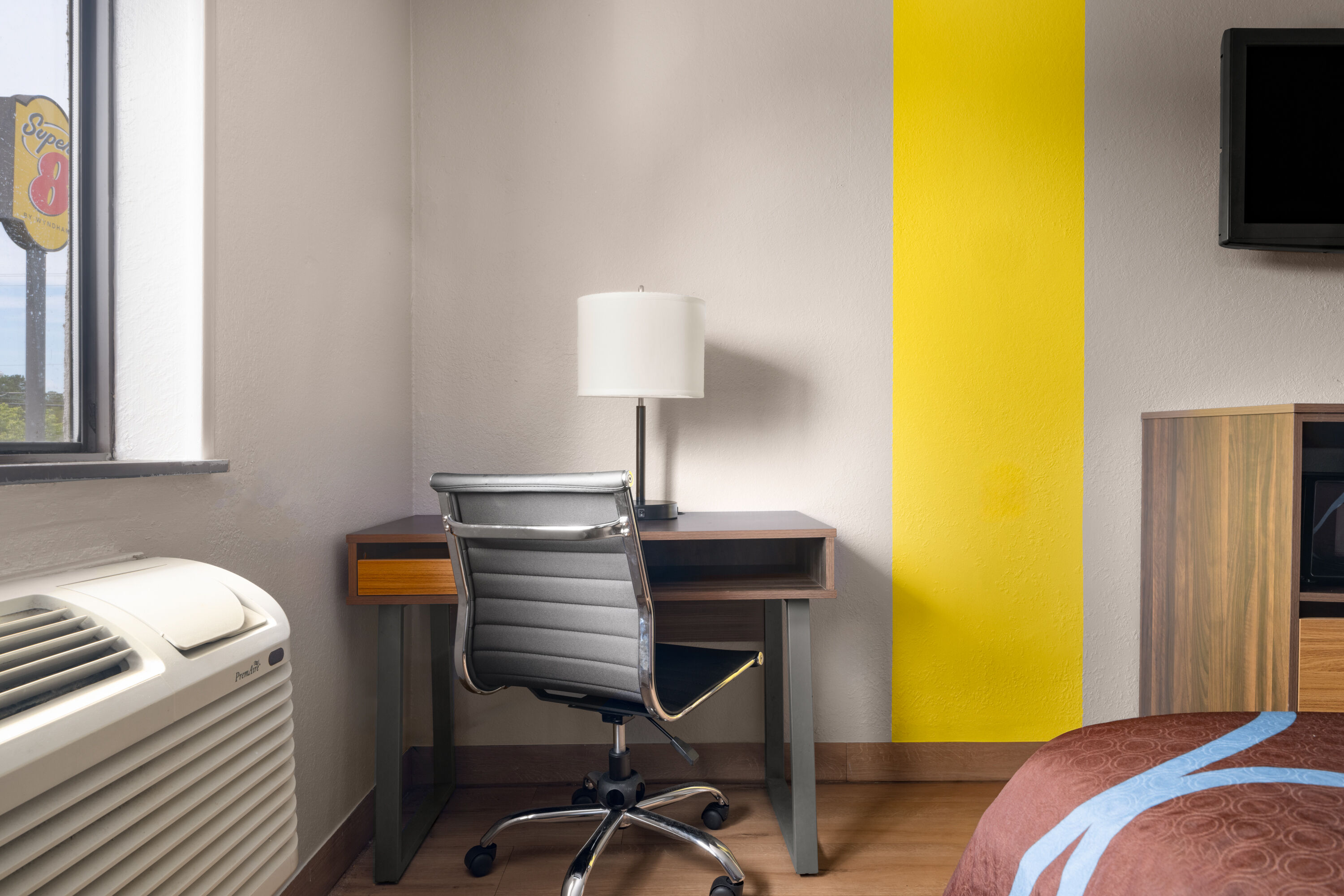 Guest room at the Super 8 by Wyndham Farmville in Farmville, Virginia